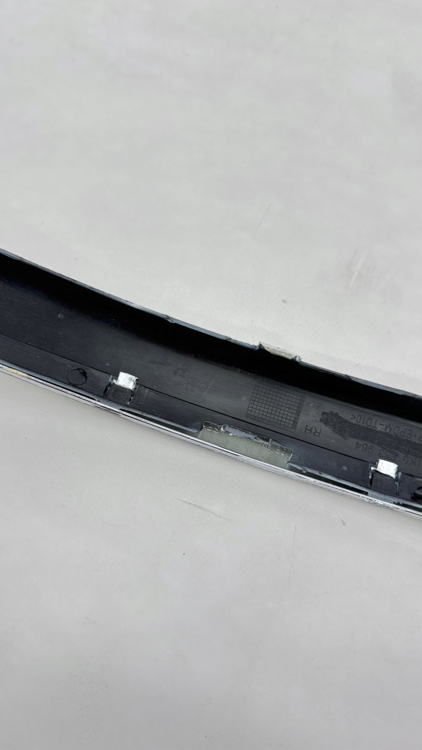 vw Golf V 5 универсал JETTA 2003 - 2009 молдинг решетка радиатора правый 1K0853964