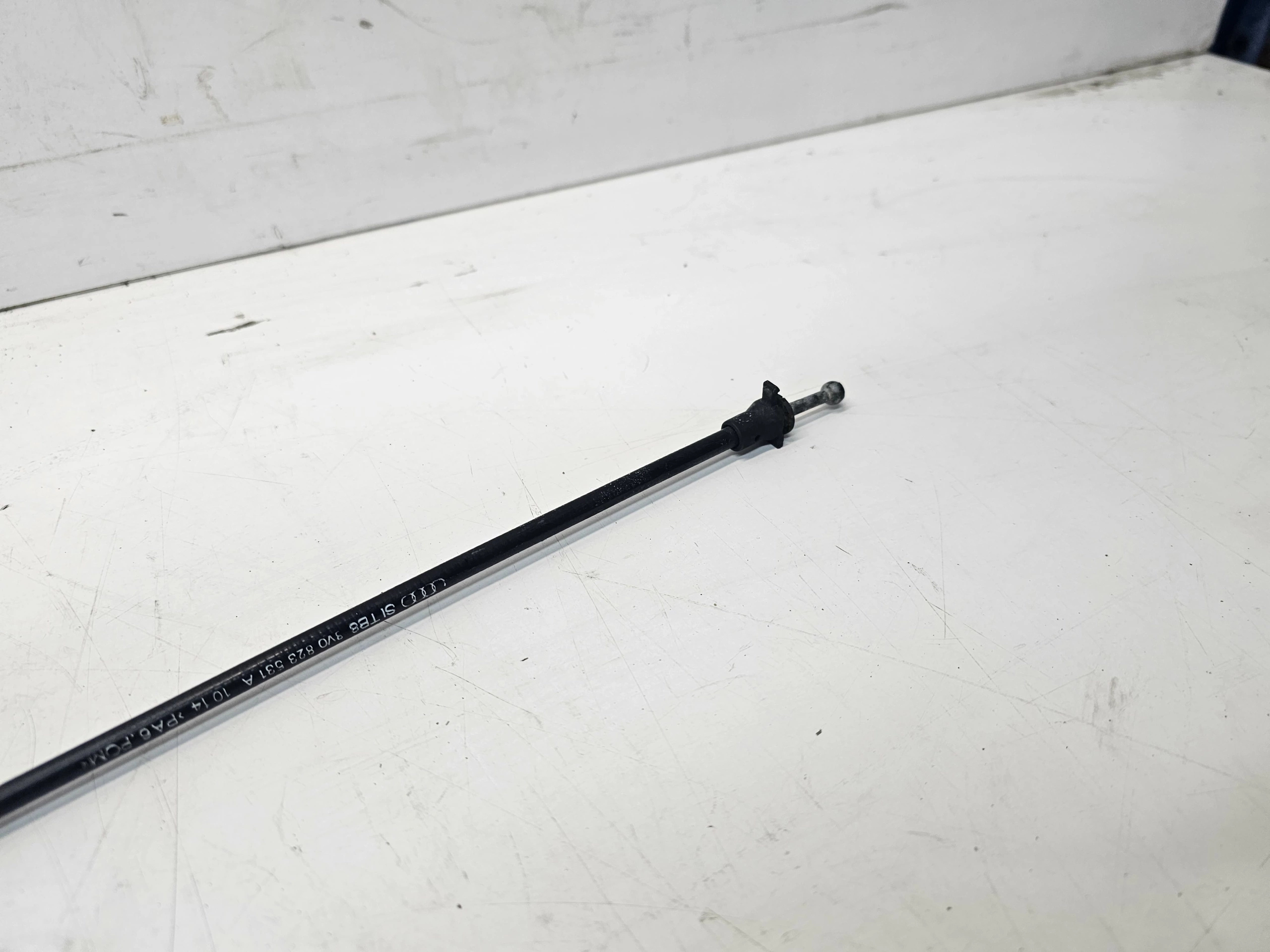 Câble Levier de la serrure ZAMKOW du capot AUDI A3 8V 8V0823531A