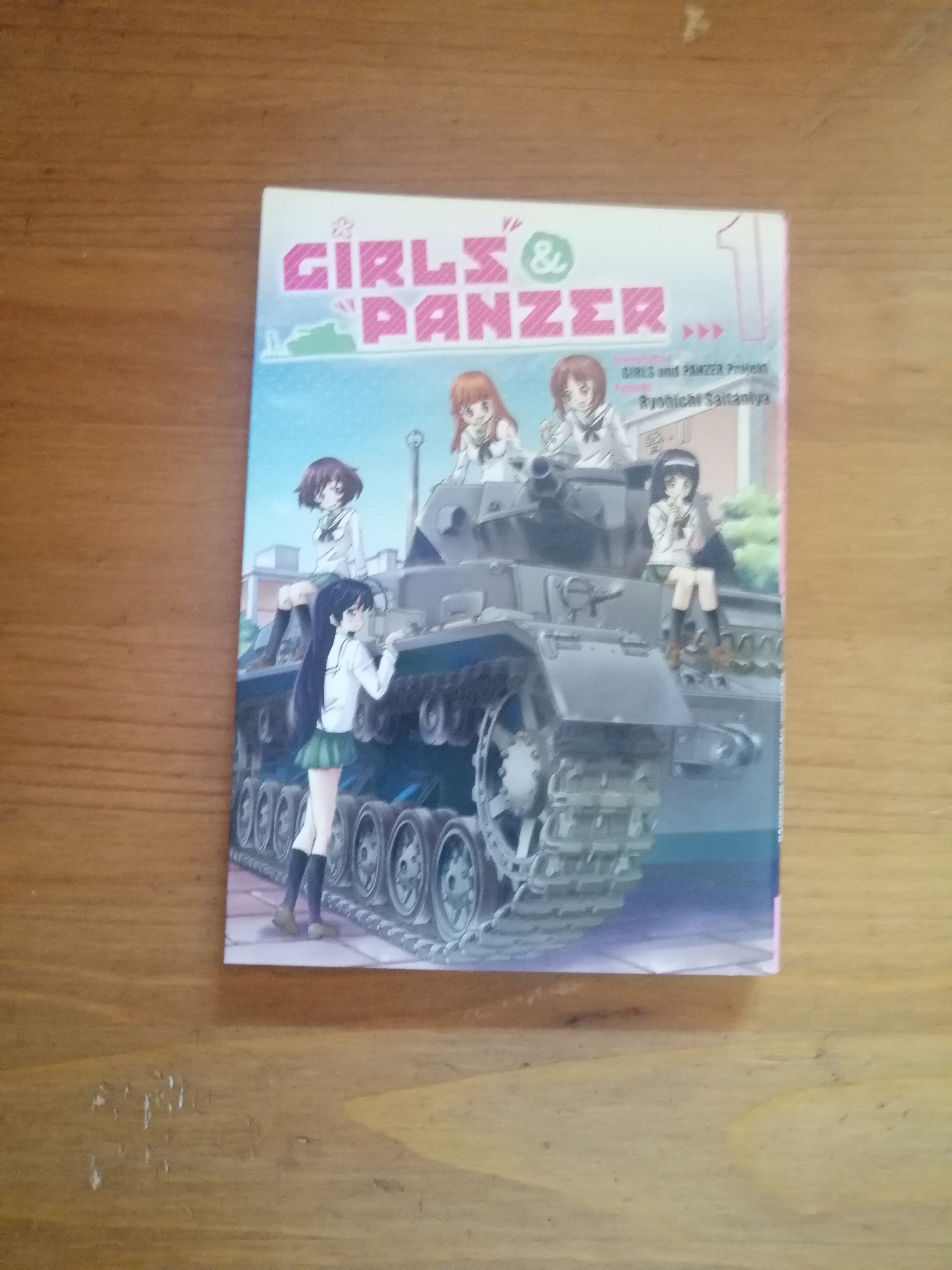GIRLS UND PANZER Praca zbiorowa