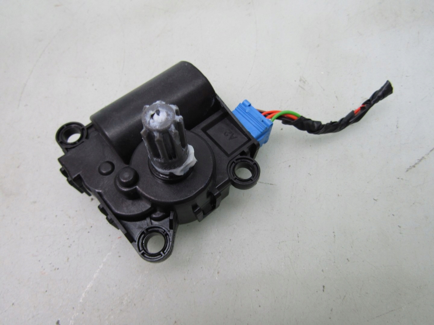 XCEED 22R SILNICZEK NAGRZEWNICY KLAP NAWIEWU D332-EDFAA02