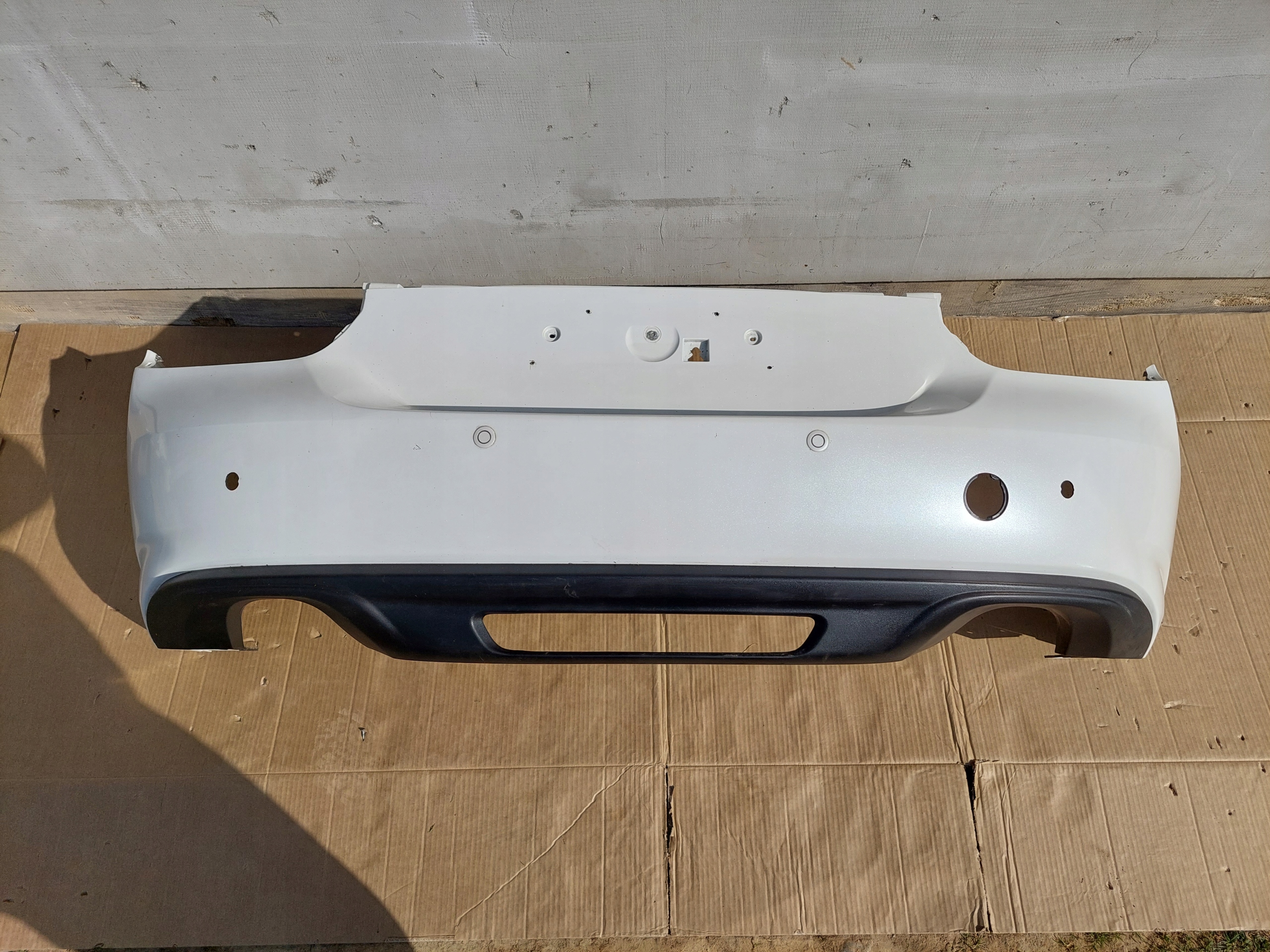 NA4L-50221 - FIAT 124 SPIDER .Бампер задній A757