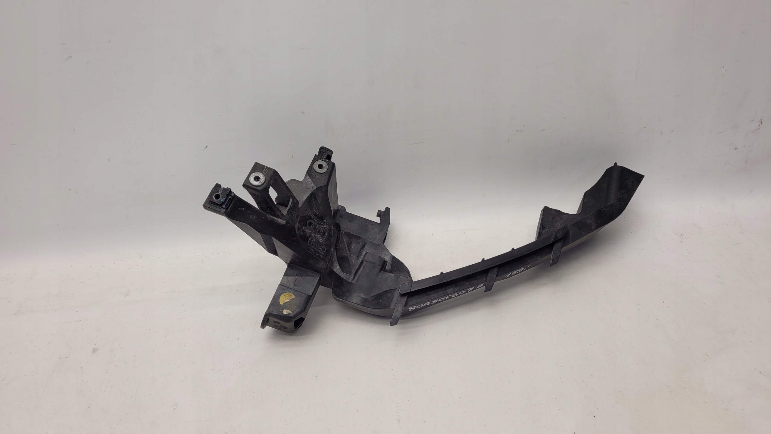AUDI Q5 II SLIZG ЛІВИЙ КРІПЛЕННЯ SLIZG
