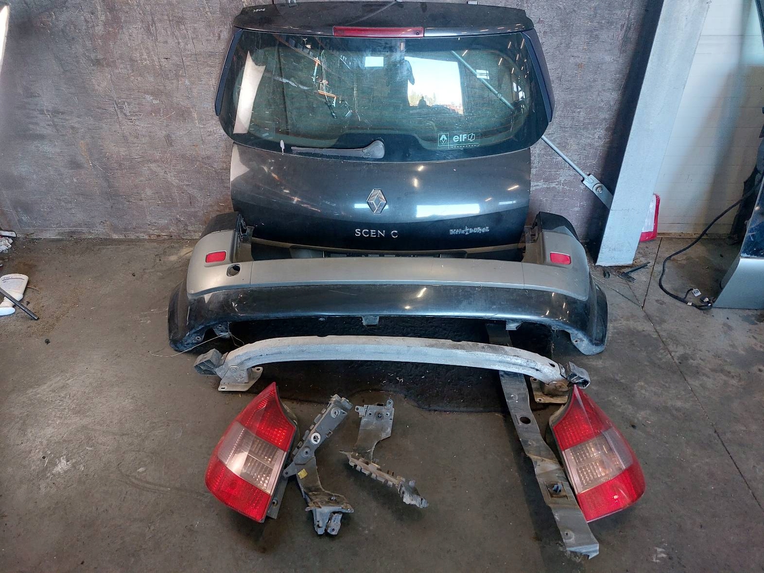 complete rear part RENAULT MEGANE SCENIC II NV676