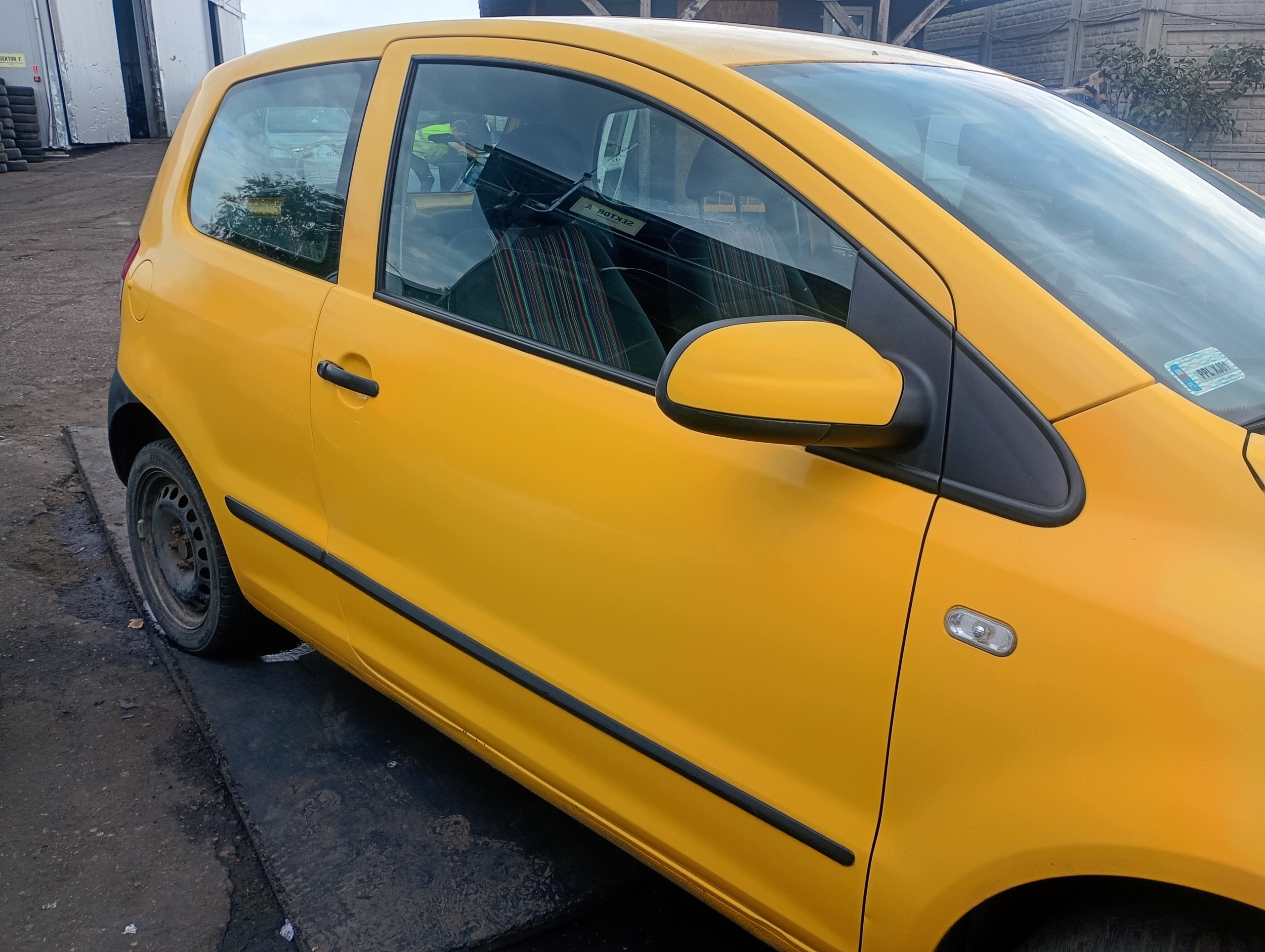 door right front front VW Fox 05-11 code lakieru 1T1T