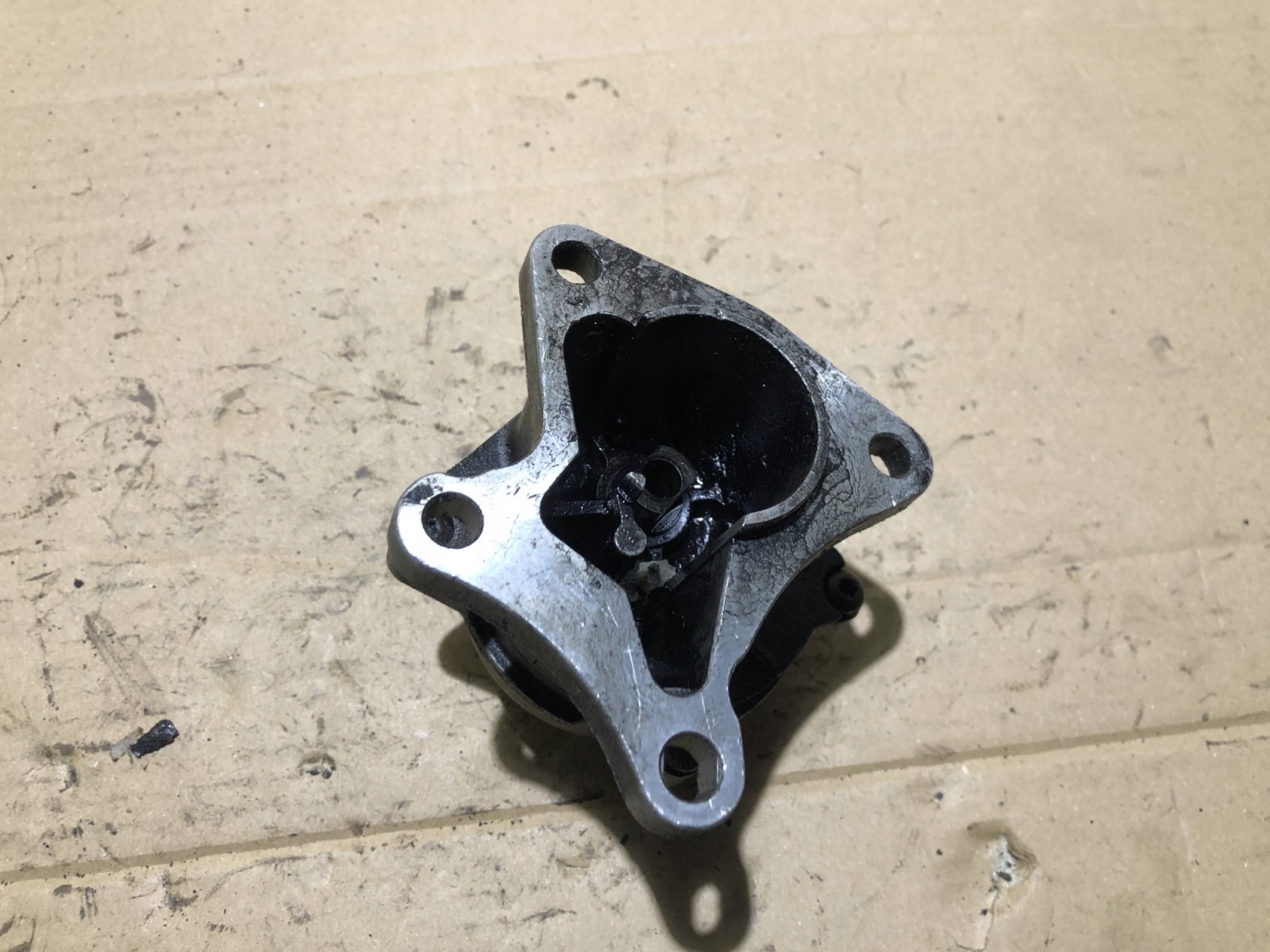 насос вакум renault CLIO и 1.9 d 72117205