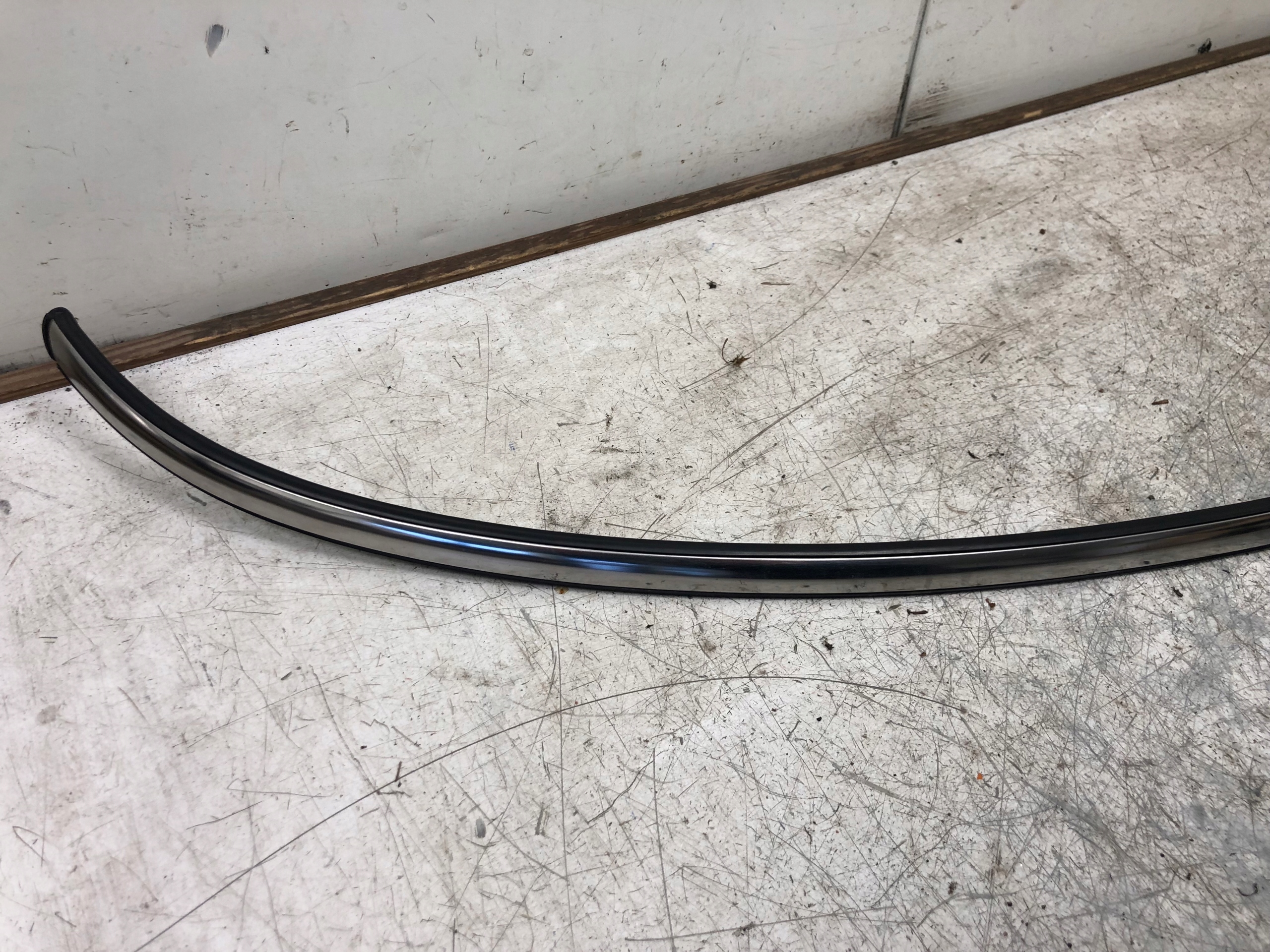 Moulage CHROM du capot MINI R55
