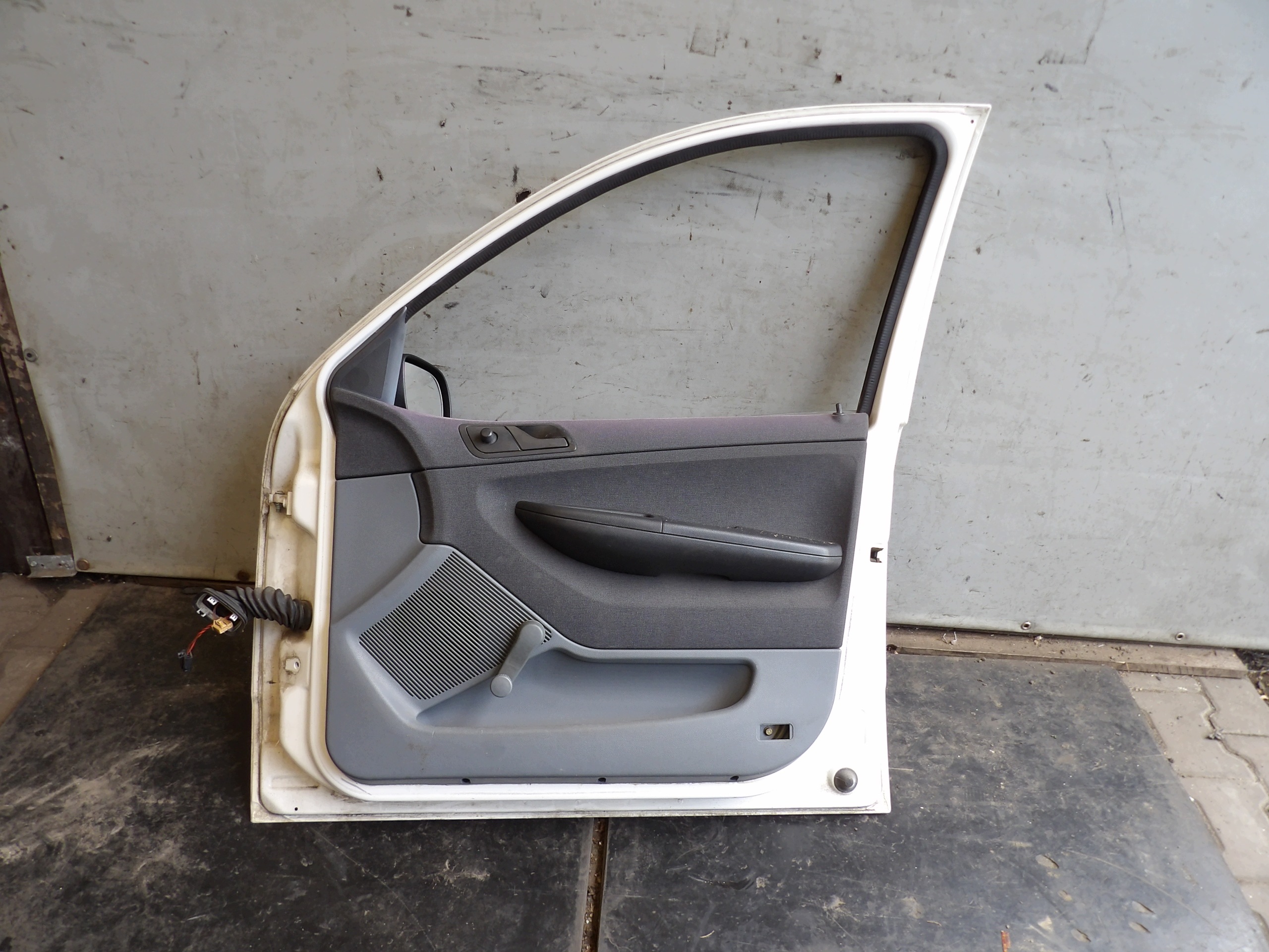 Skoda Fabia and door front right 1026 HB
