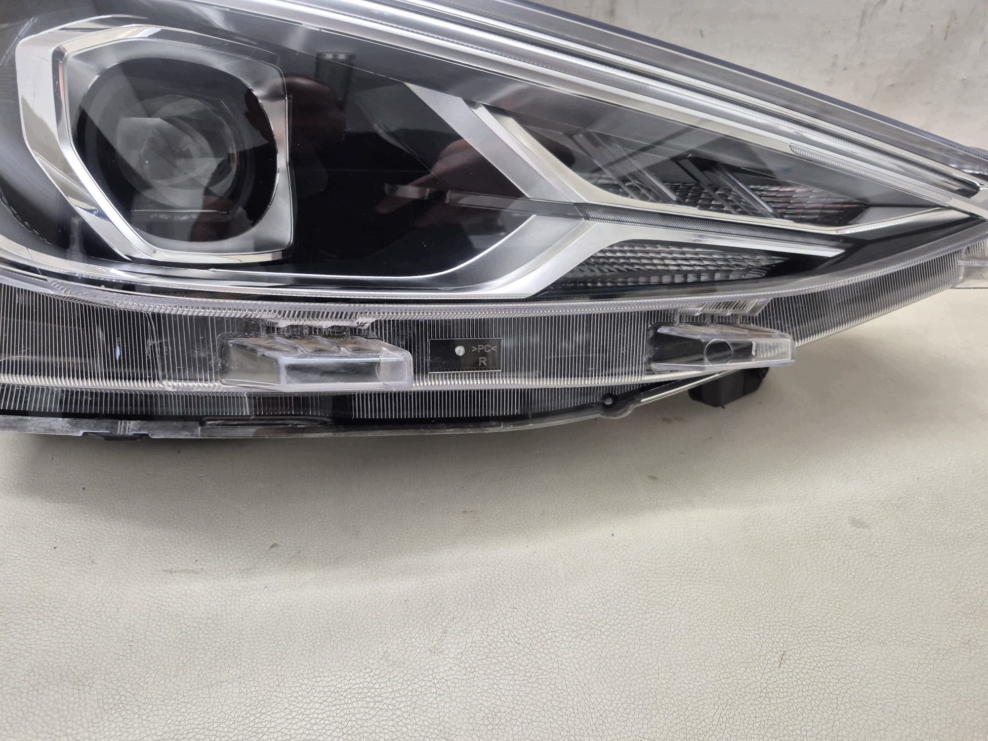MG ZS II 2 24- světlo pravá předek přední FULL LED SAIC VISION LIGHTING