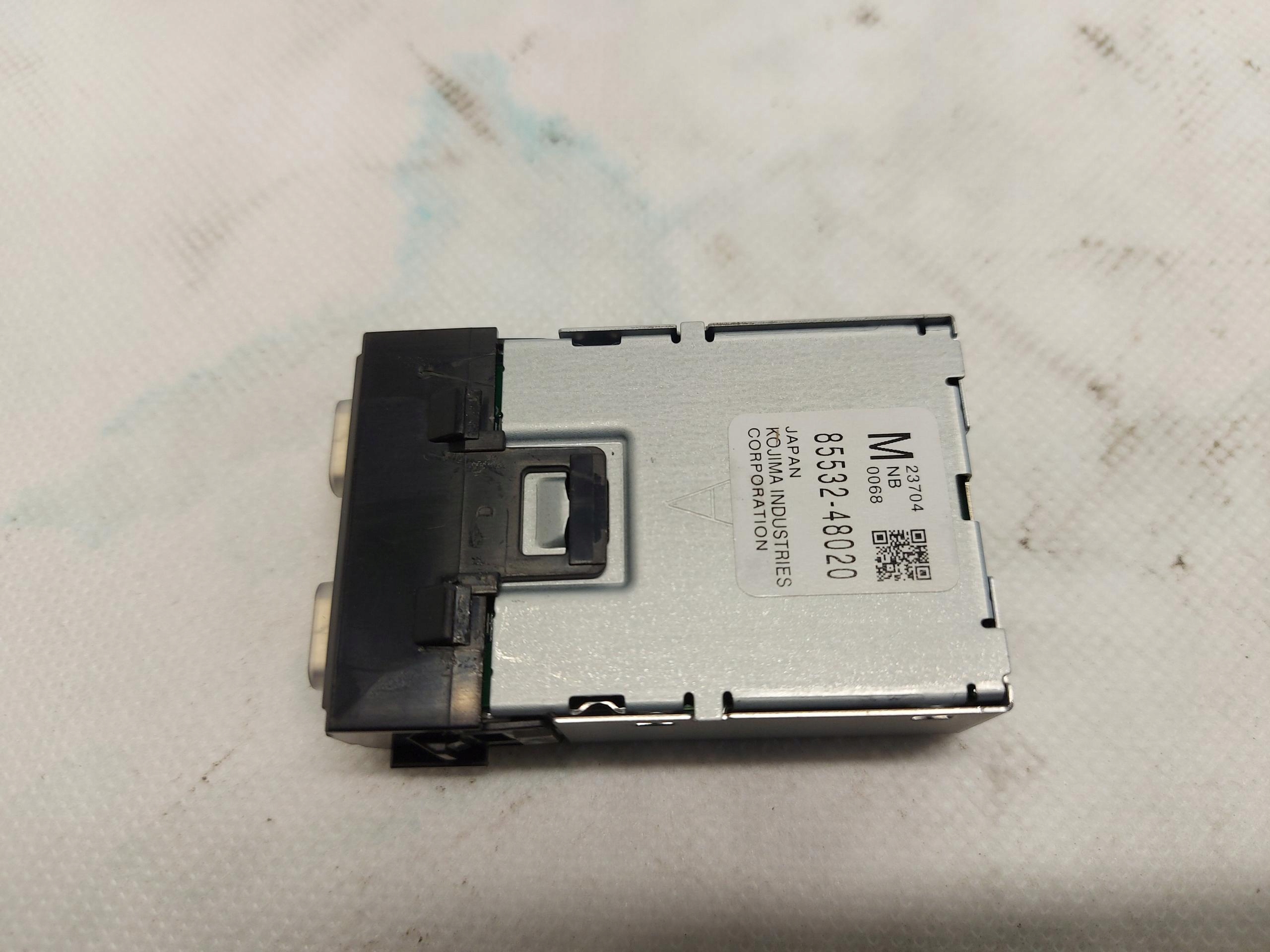 LEXUS RX500H V 5 2023- adapter USB 85532-48020