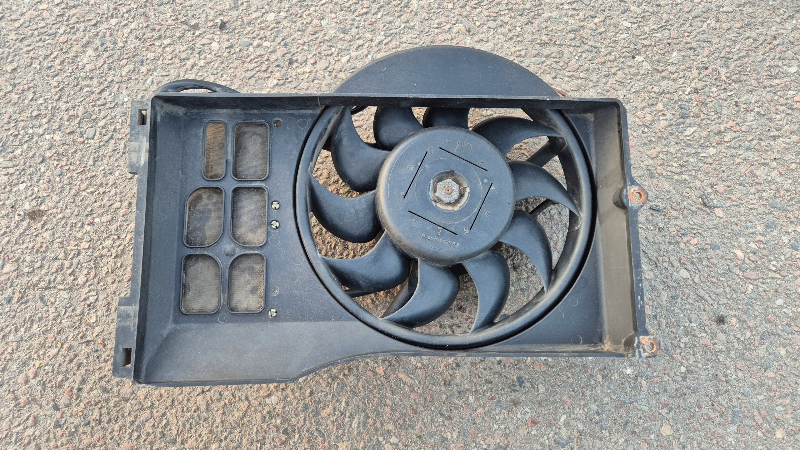 ventilátor chladiče obal AUDI A6 C4 2.5 TDI