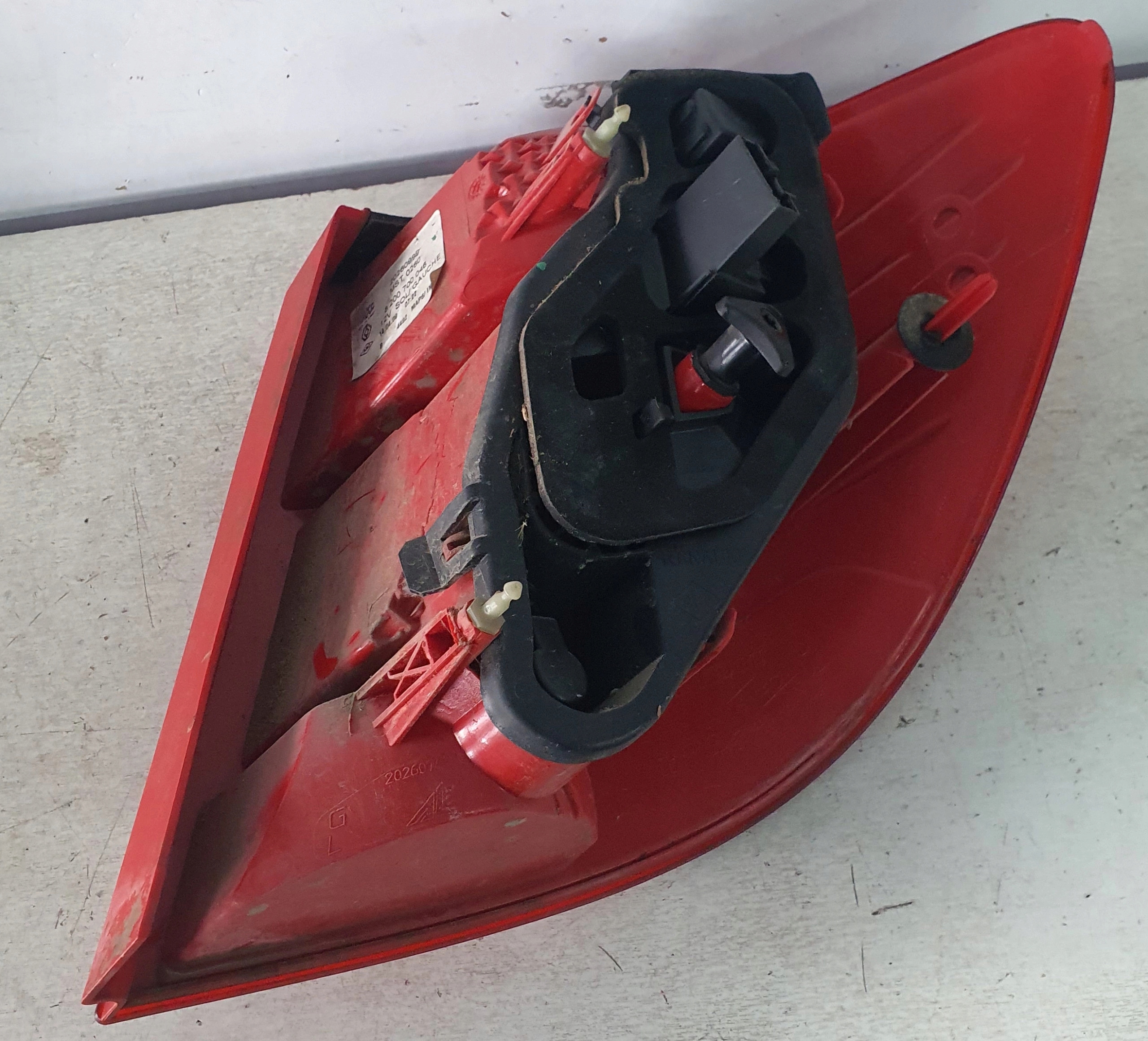 RENAULT THALIA II 14- light rear part rear left original 8200700046