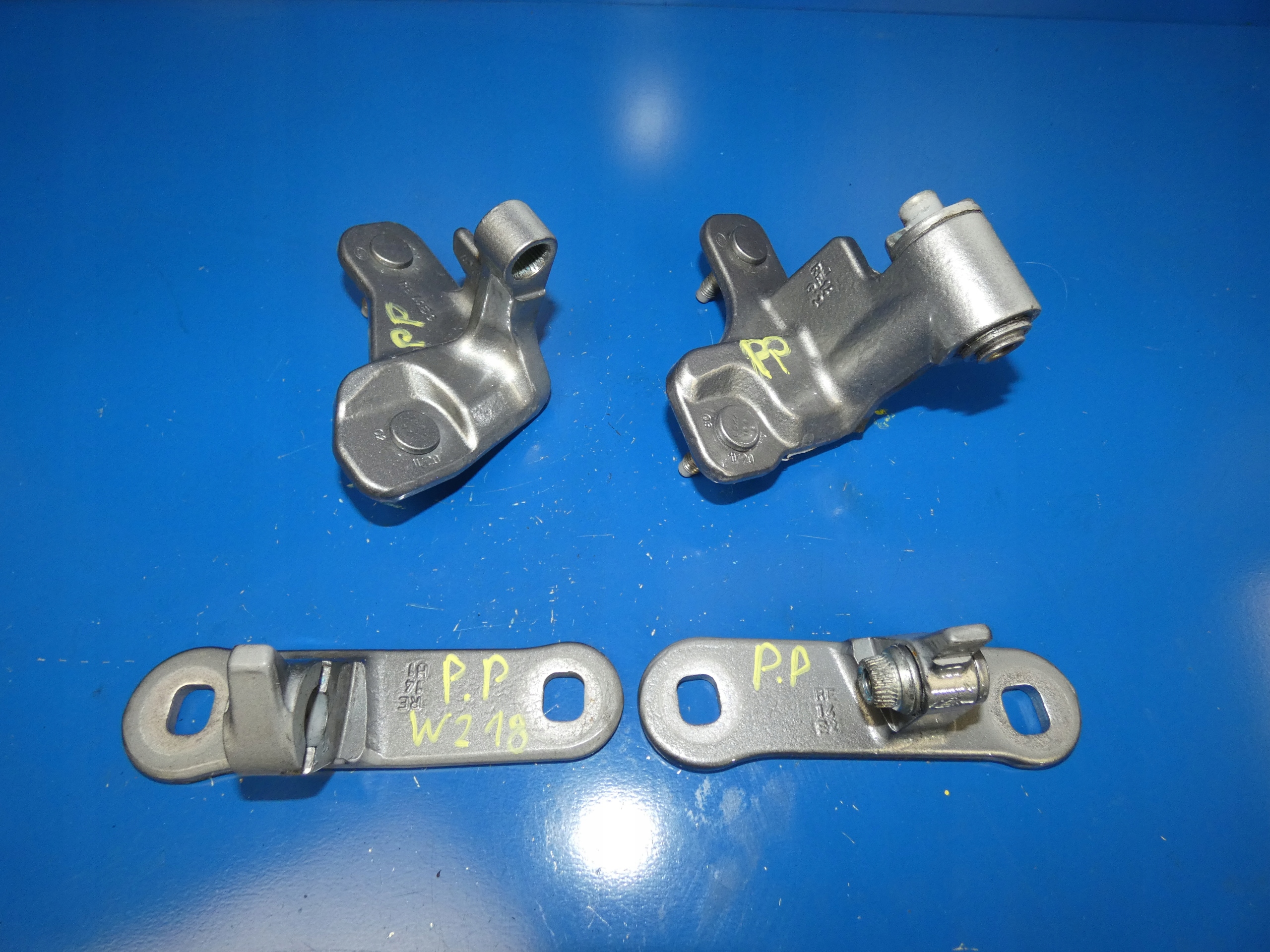 MERCEDES CLS W218 hinges door right front