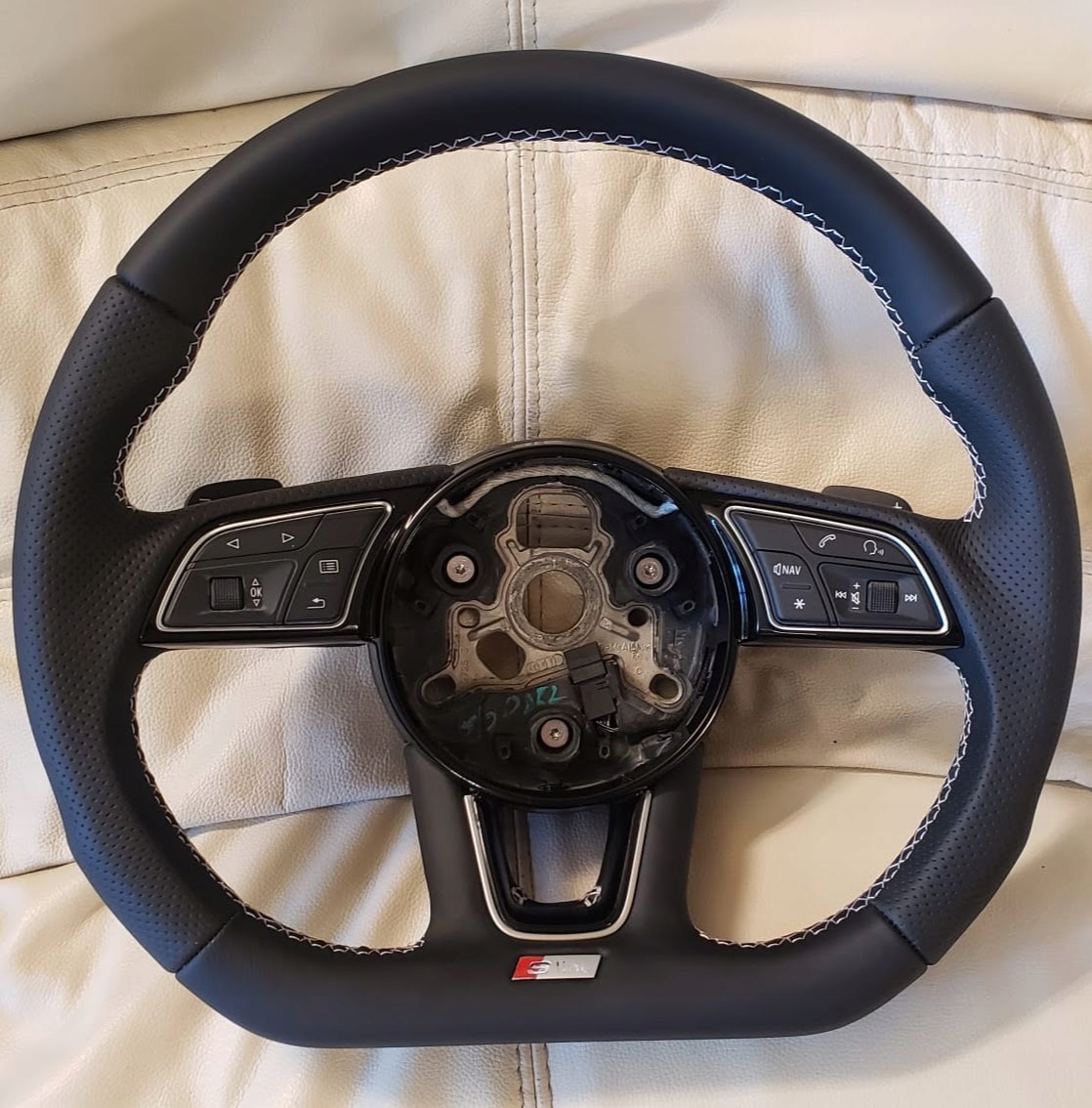 KIEROWNICA AUDI A4B9 A38V A1 Q3 Q5 ŚCIĘTA TUNING