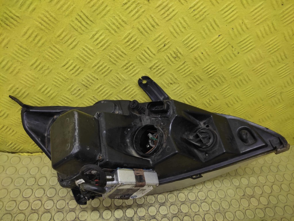 FORD FOCUS MK1 REFLEKTOR light left front XENON