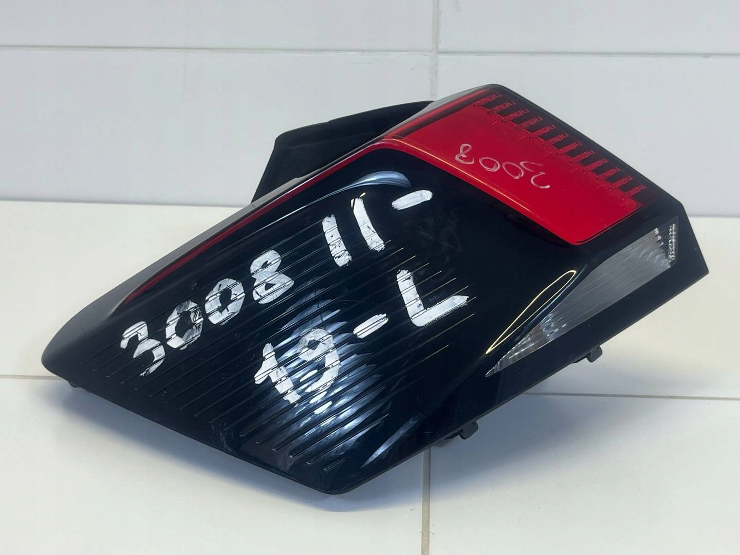 light rear left side Peugeot 3008 2 2019 9810477180