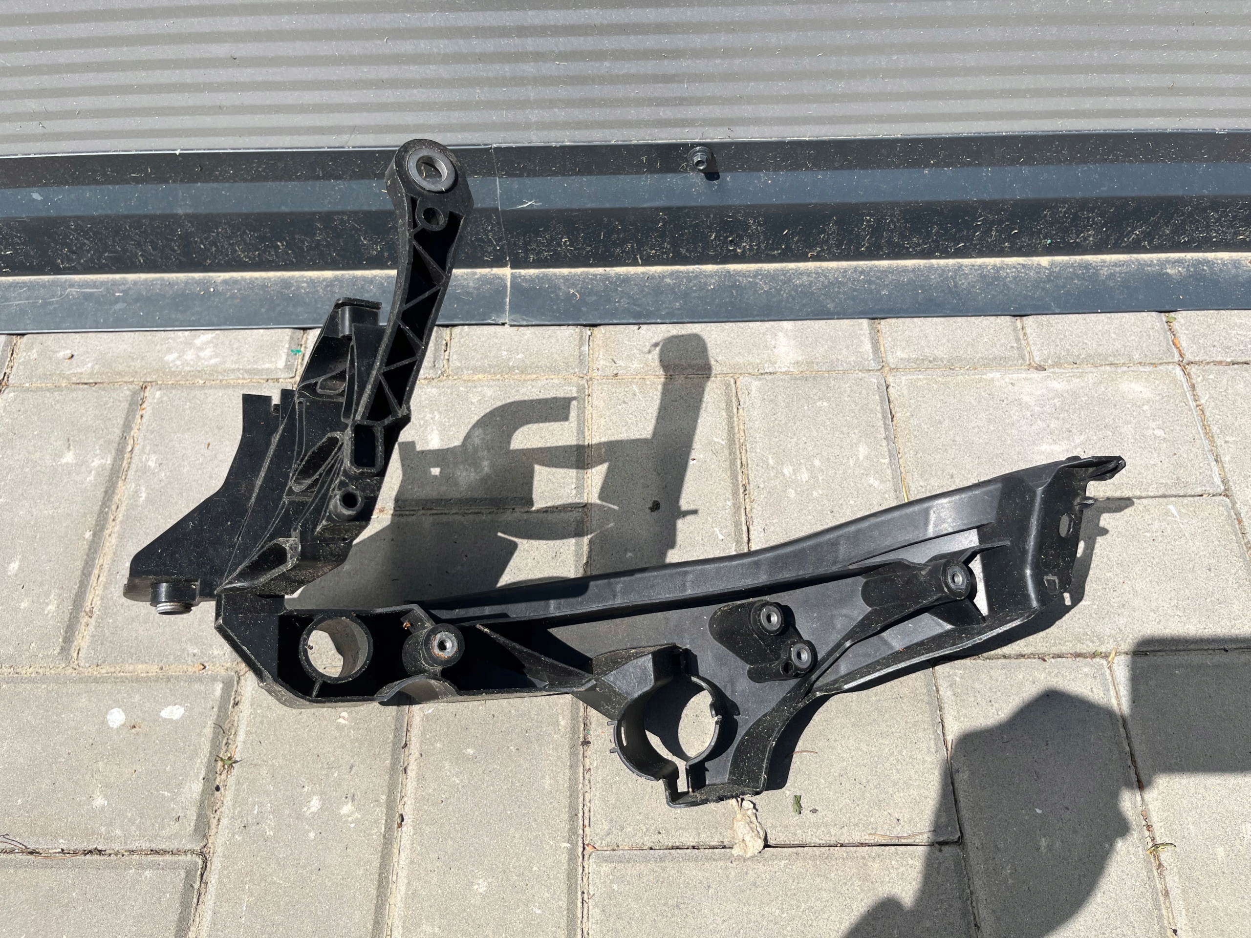AUDI A4 8K0 SUPPORT PHARE AVANT DROITE 08-12
