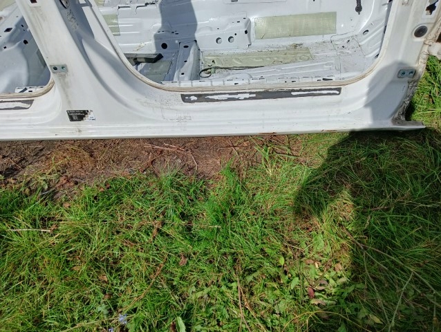 ШКОДА SUPERB IIIv ПОРІГ СТІЙКА ПРАВИЙ