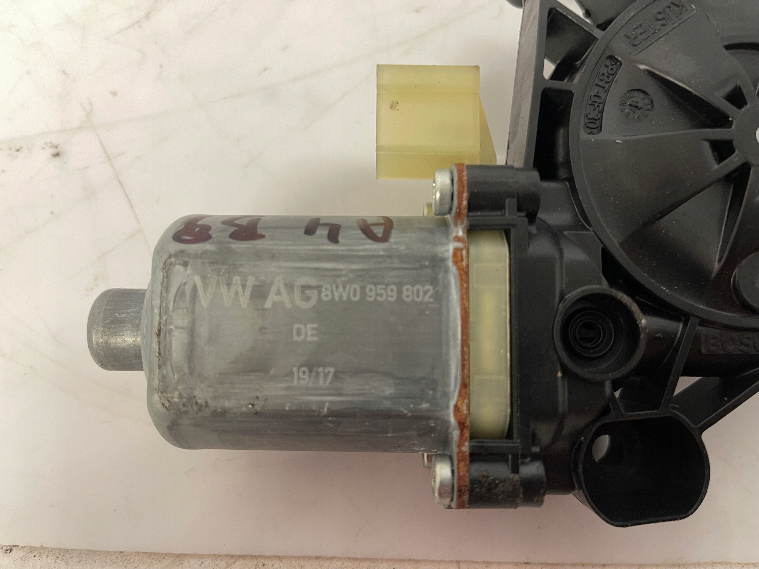 AUDI A4 B9 mini motor windows right front 8W0959802
