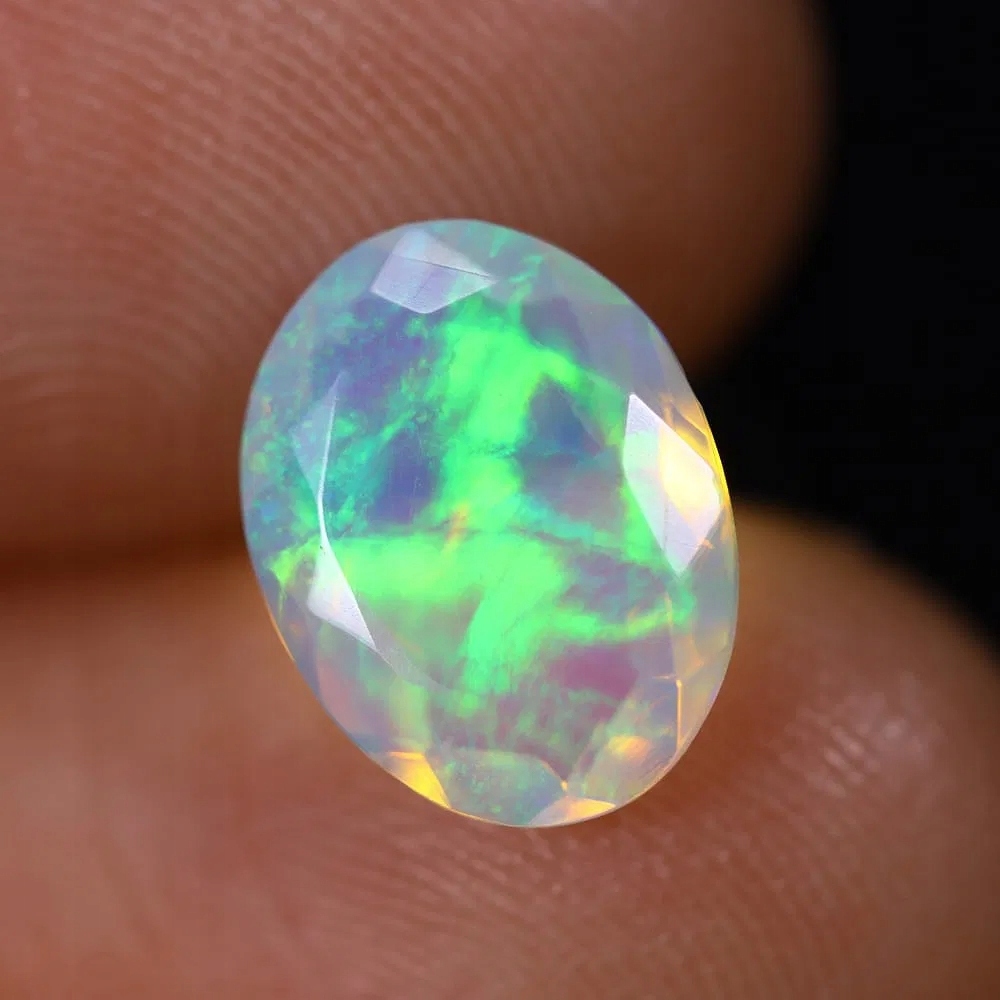 Přírodní opál 1.67 ct Ovál Etiopie certifikát Wbd