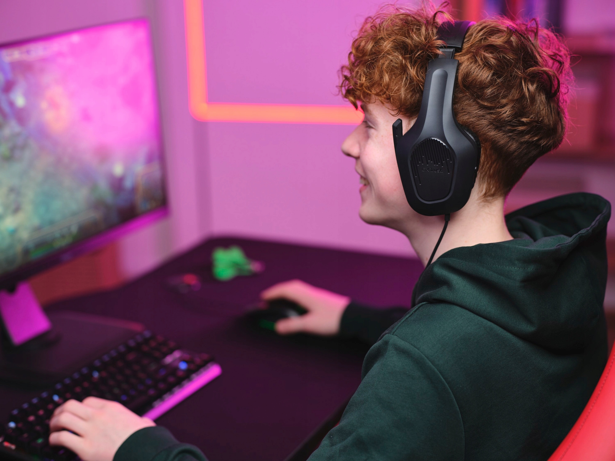 LEKKIE SŁUCHAWKI GAMINGOWE Z MIKROFONEM CZARNE PC KONSOLA SWITCH PS5 XBOX Kolor czarny