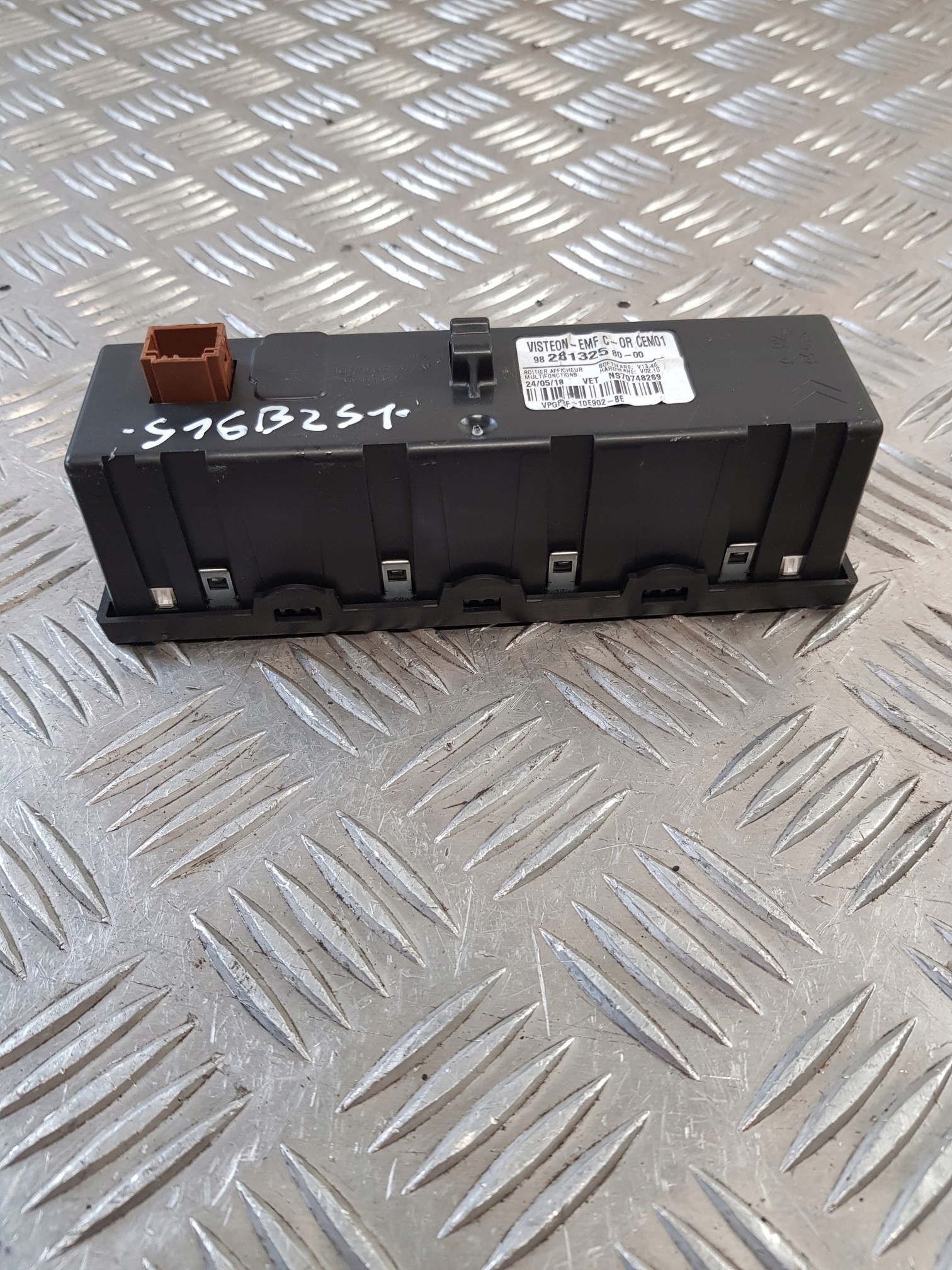 EKRAN display 9828132580 PEUGEOT 301 18R