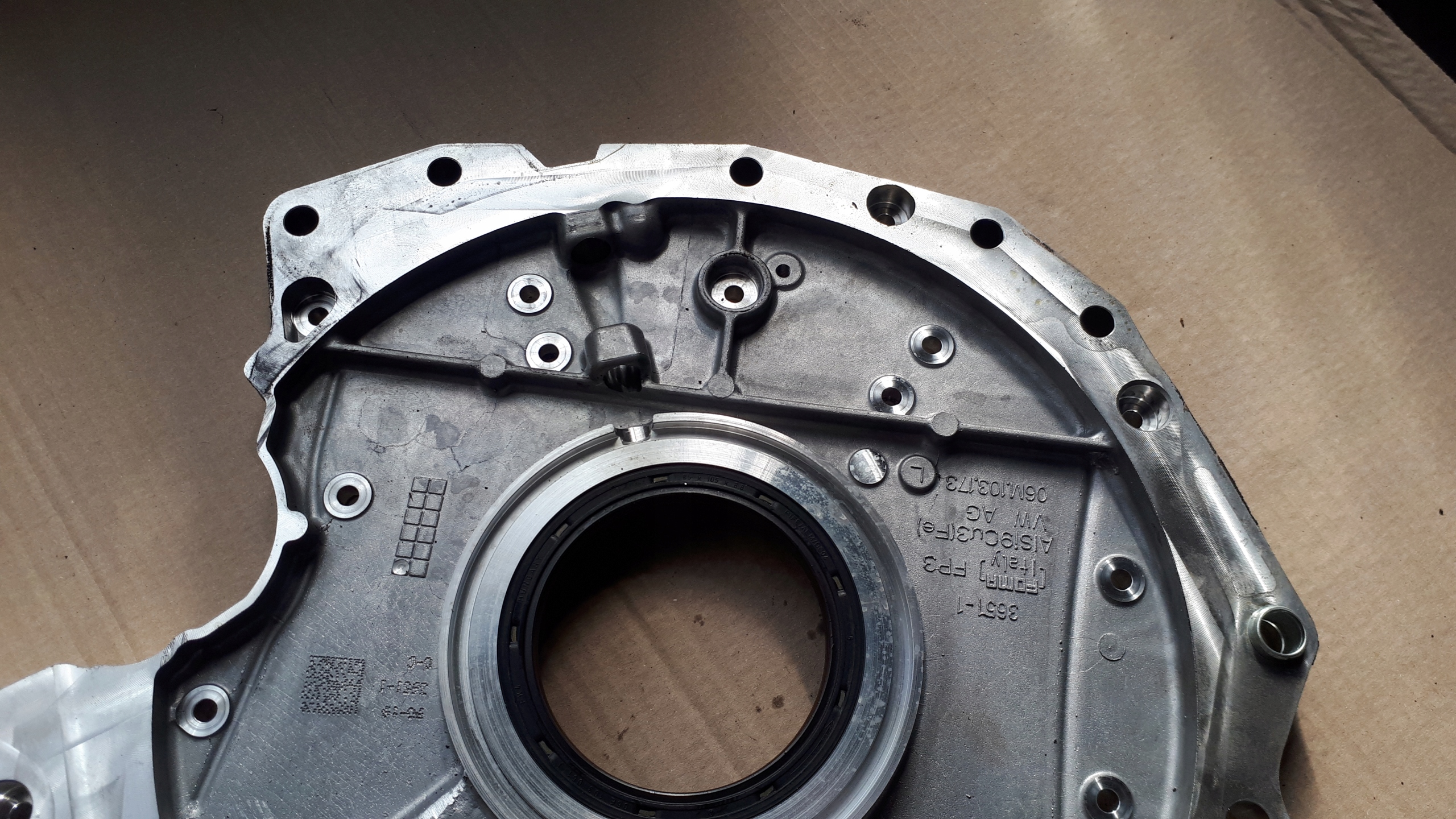 S4 B9 A4 8W COUVERCLE CARTER DISTRIBUTION 3.0 TFSI S5 8W A5