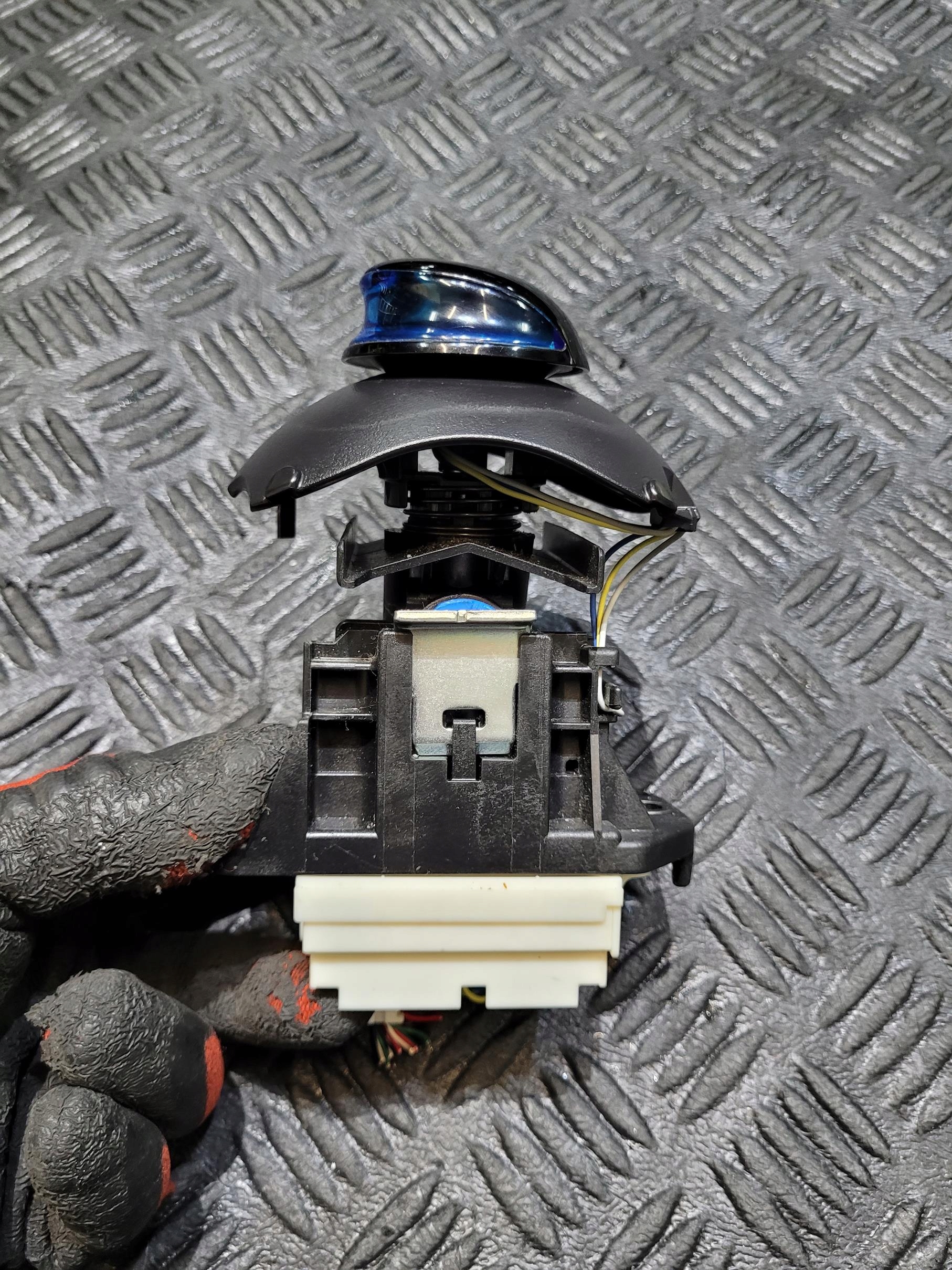 trim switch changes of the gear NISSAN LEAF II ZE1