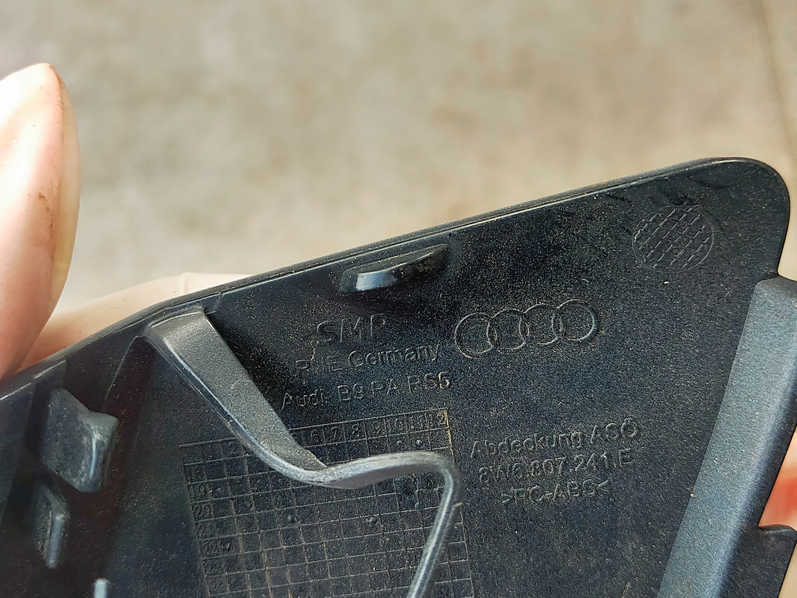 Couvre Pare choc Avant Audi A4 B9 8W0807241E