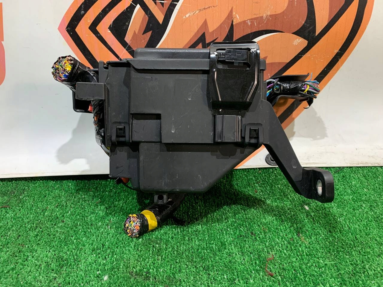 SKRZYNKA BEZPIECZNIKÓW VELAR L560 M8A2-14290-JWB Numer katalogowy części LR145088