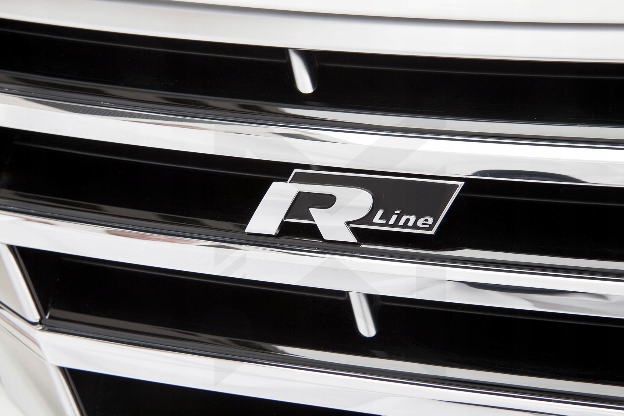 VW RLINE R LINE ZNACZEK EMBLEMAT W GRILL ATRAPĘ Producent części Inny