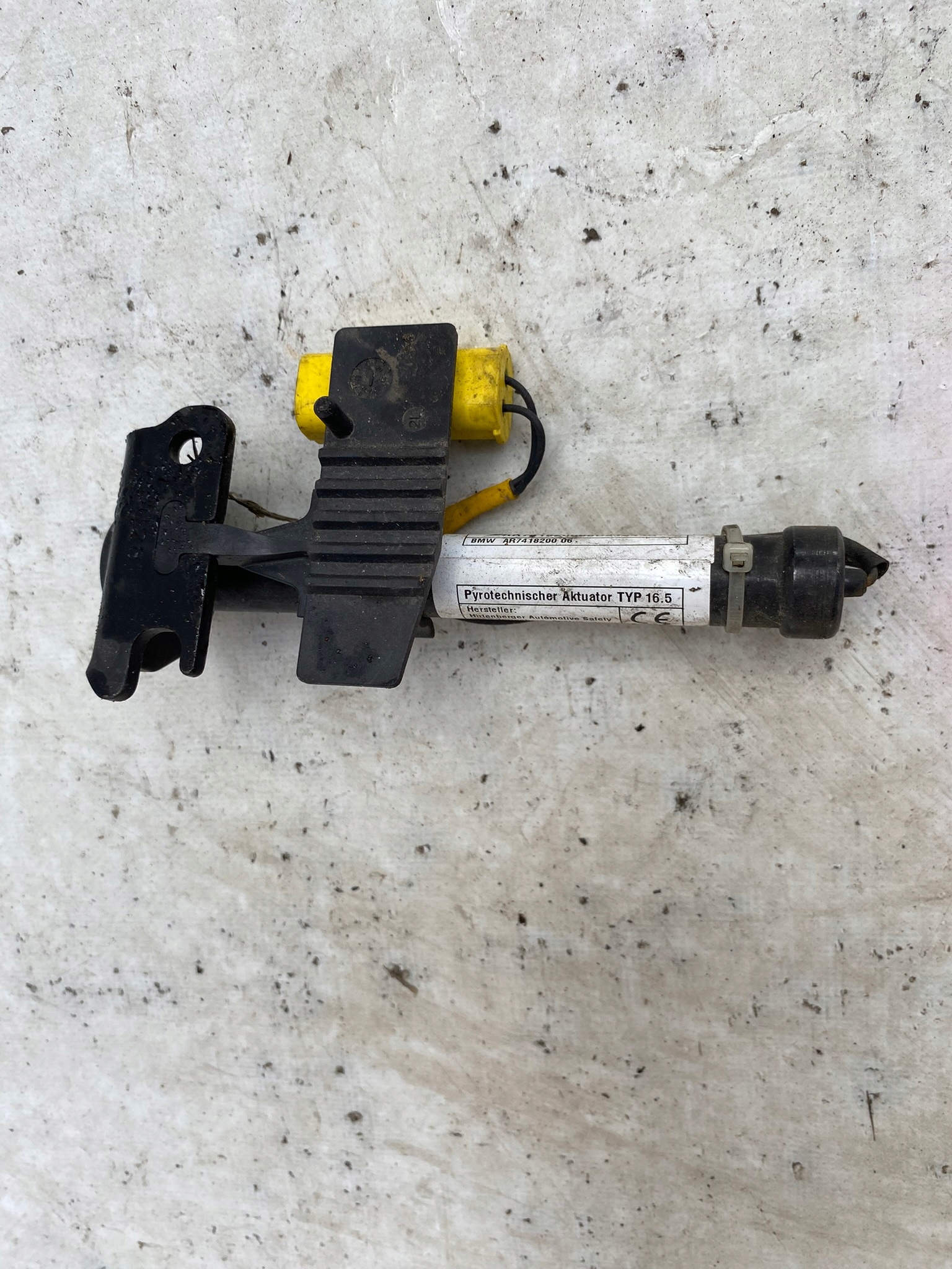 BMW X5 G05 G07 NABOJ bonnets right 7418200