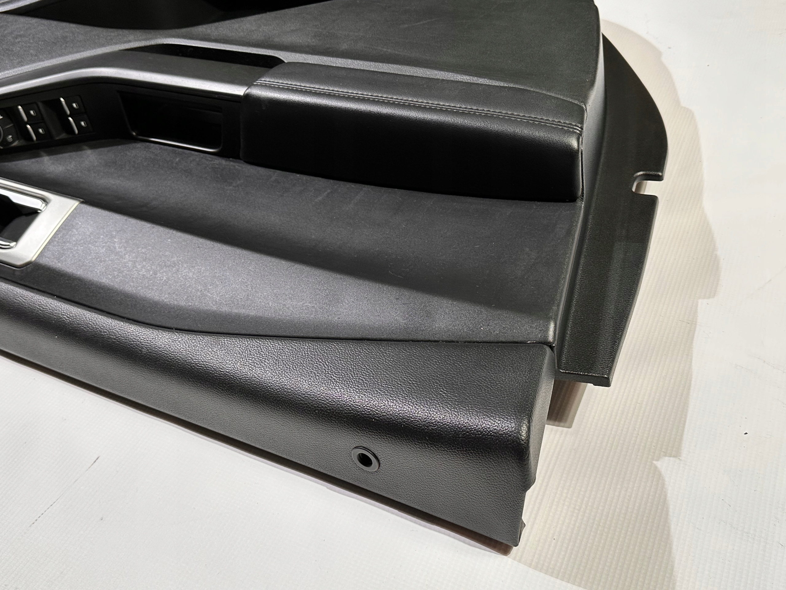 side upholstery side door left front front Ford Explorer 2020+