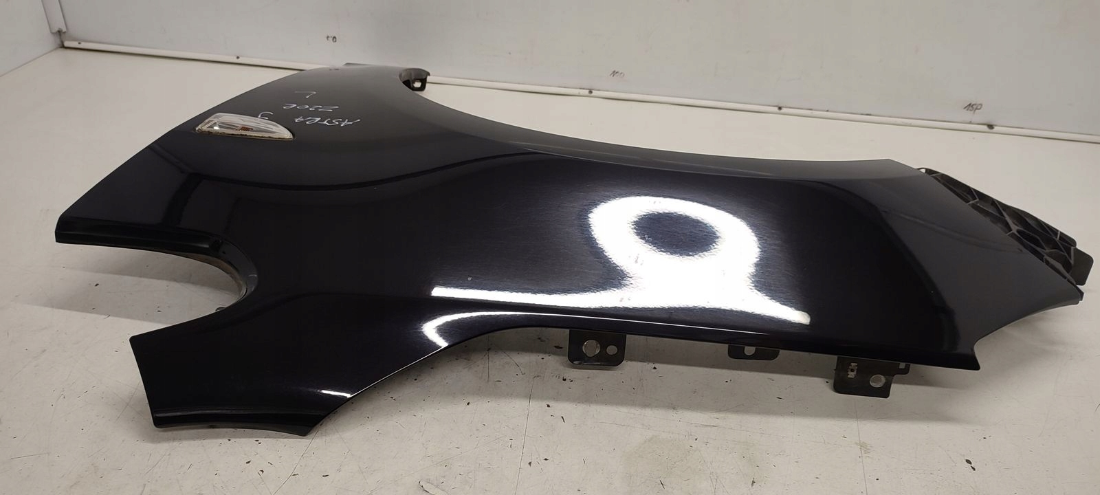 fender left front front Opel Astra J kombi Z20R