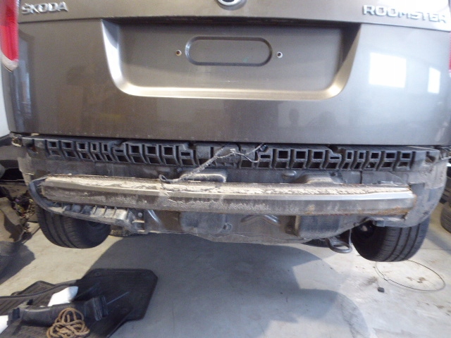 ROOMSTER 5J LIFT PAS PODŁOGA DUPA TYŁ TYLNY 5D Producent części Skoda OE