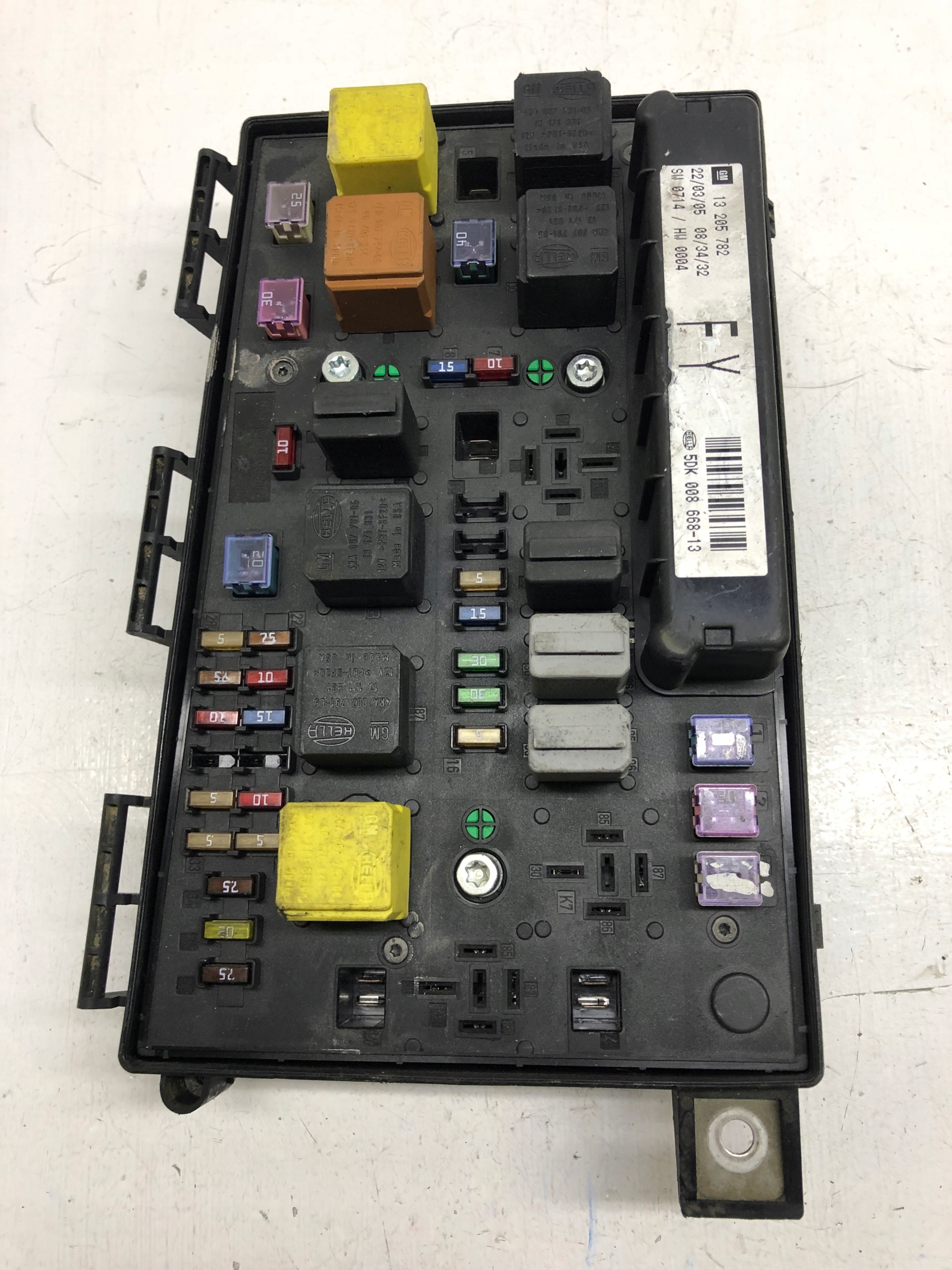 SKRZYNKA BEZPIECZNIKÓW OPEL 13205782