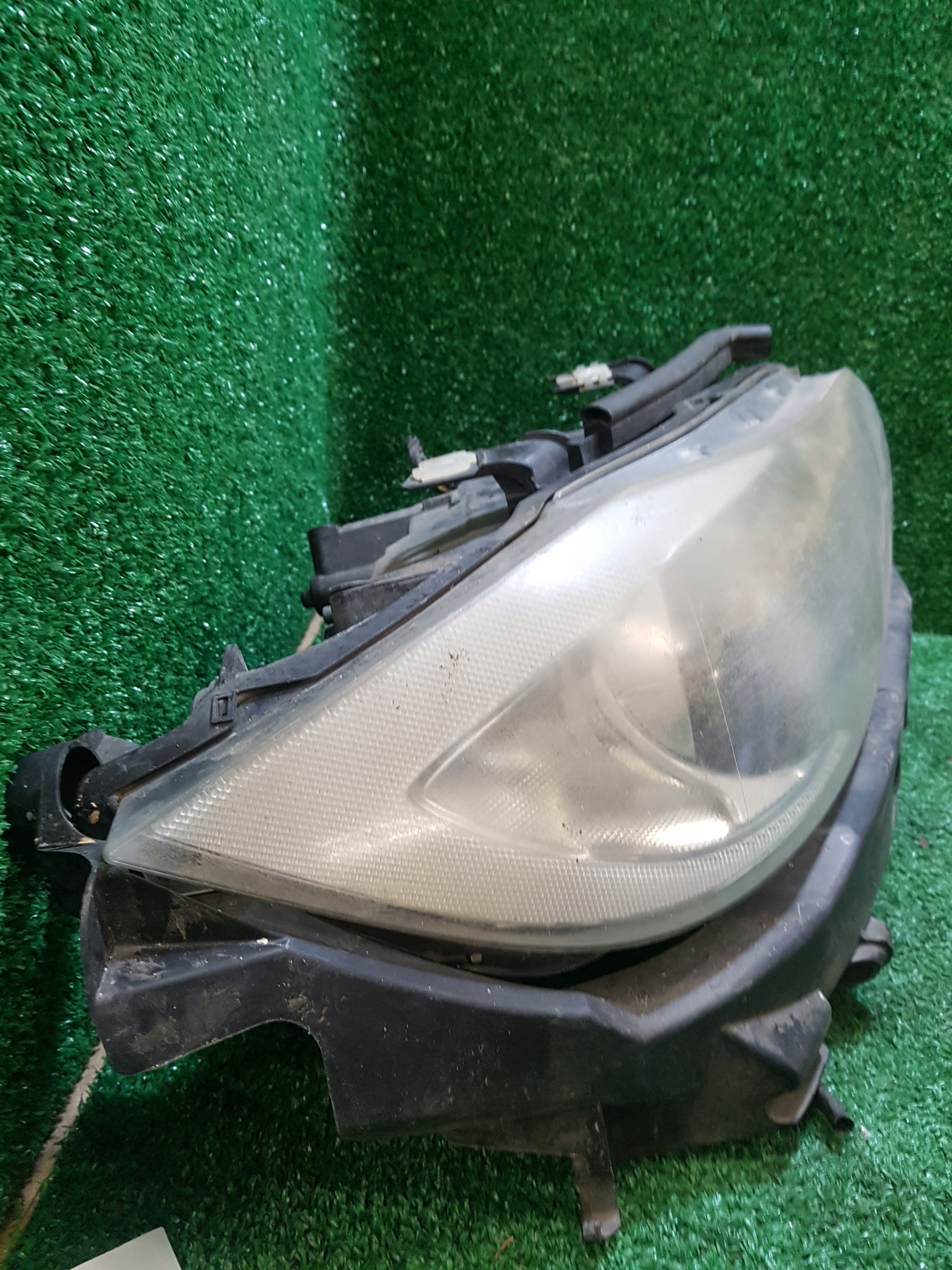 far desna prednja BMW E90 6311-69427480