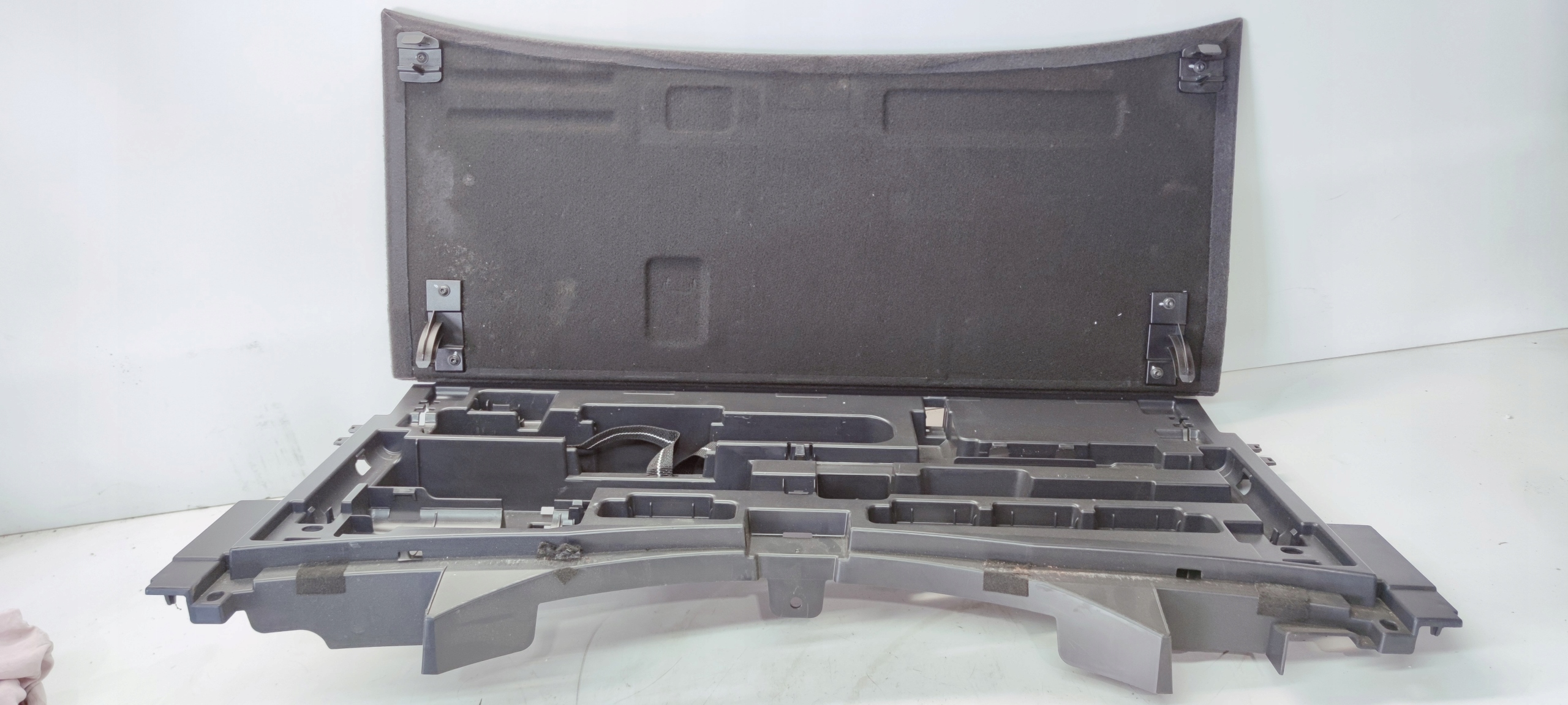 mandatory vehicle equipment compartment PUSTA AUDI A4 B9 8W9861486A *2*