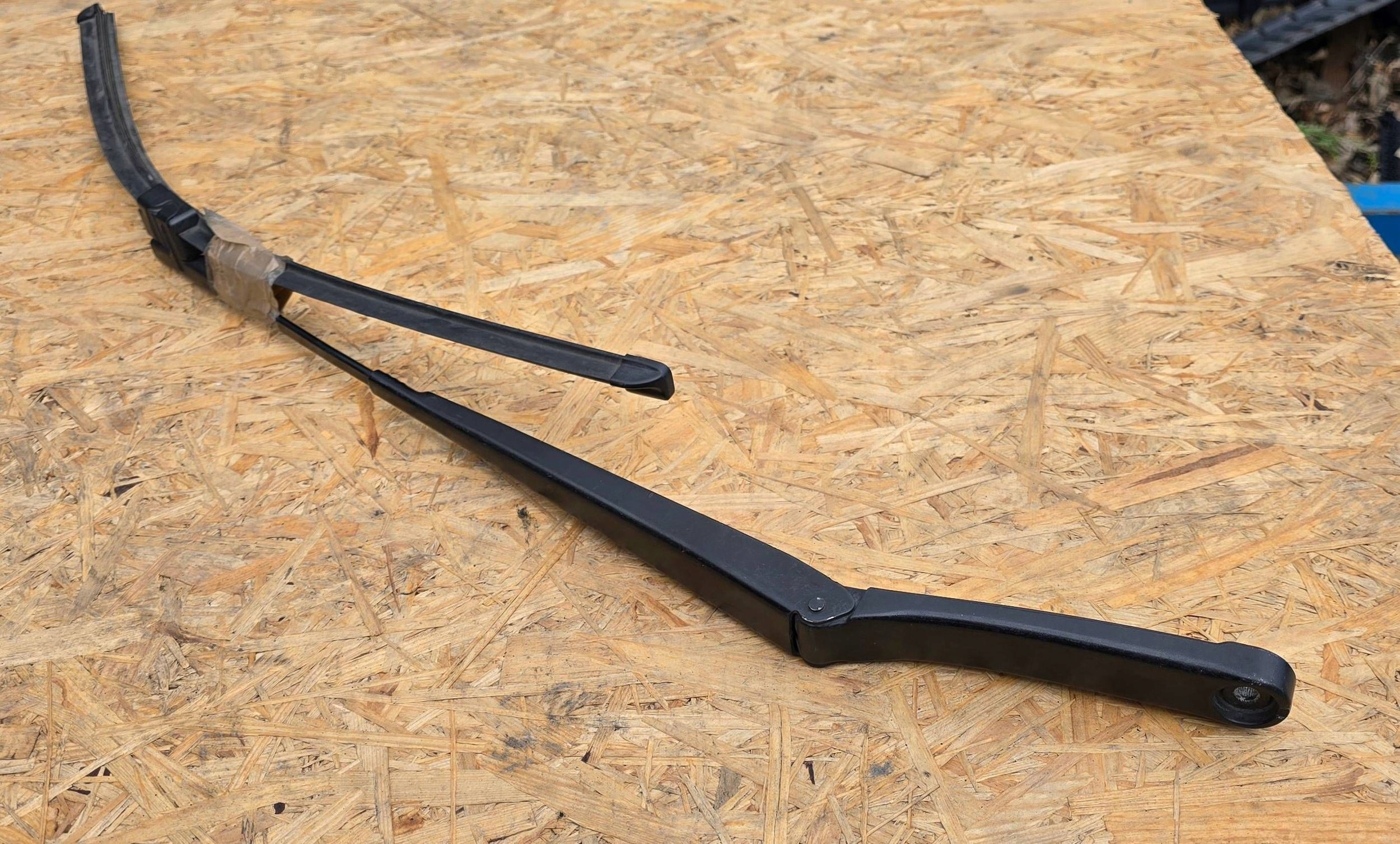 original wiper arm left SKODA OCTAVIA II 1Z 1Z1955409A