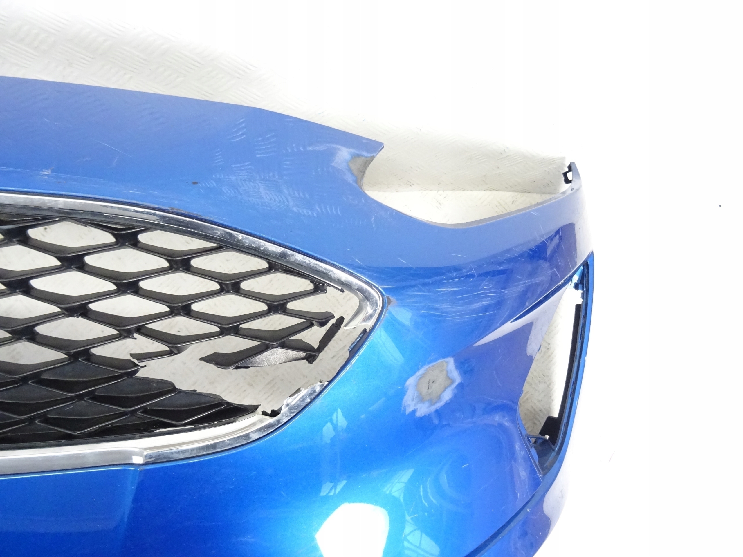 Ford Fiesta MK8 nárazník předek přední