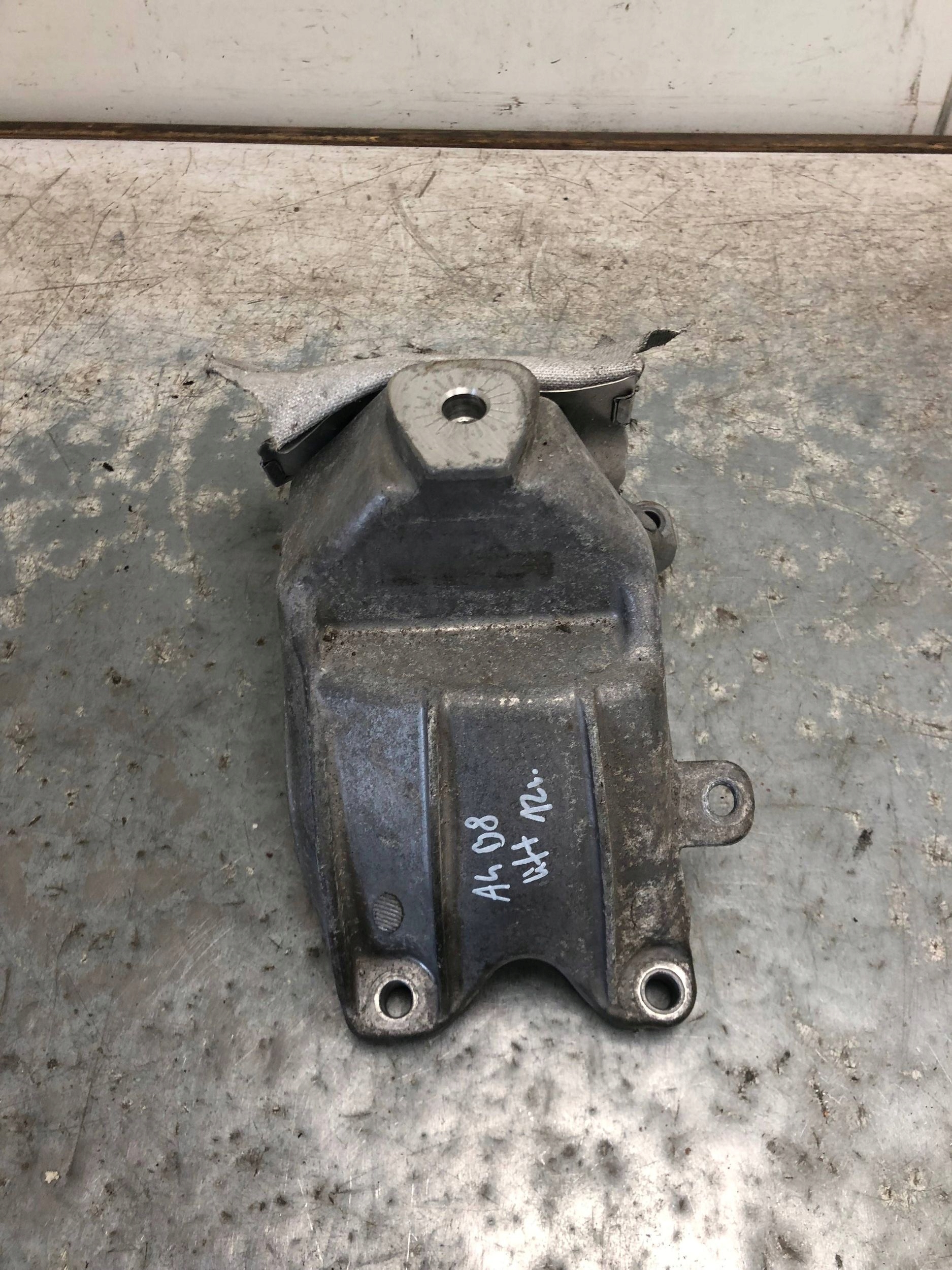 holder engine mount AUDI A4 B8 LIFT 8K0199308CH
