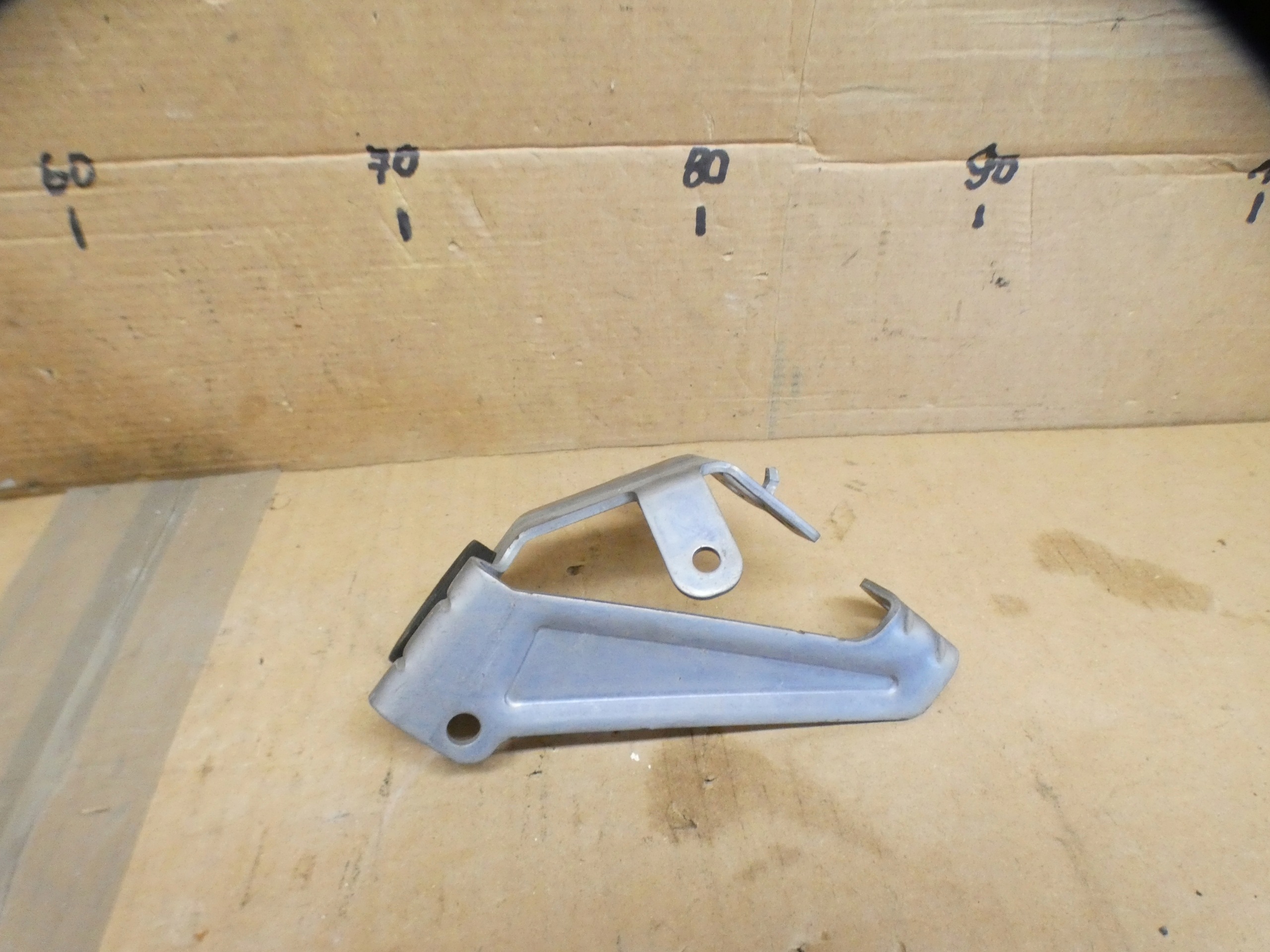 air filter housing holder MERCEDES class B W247 2.0 CDI A6080900300