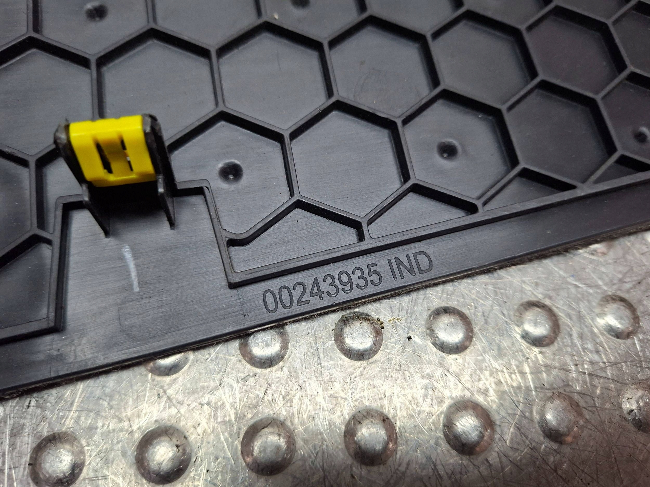 Blende Abdeckung TUNELU rechts 969073176R RENAULT MEGANE V E-TECH 2024