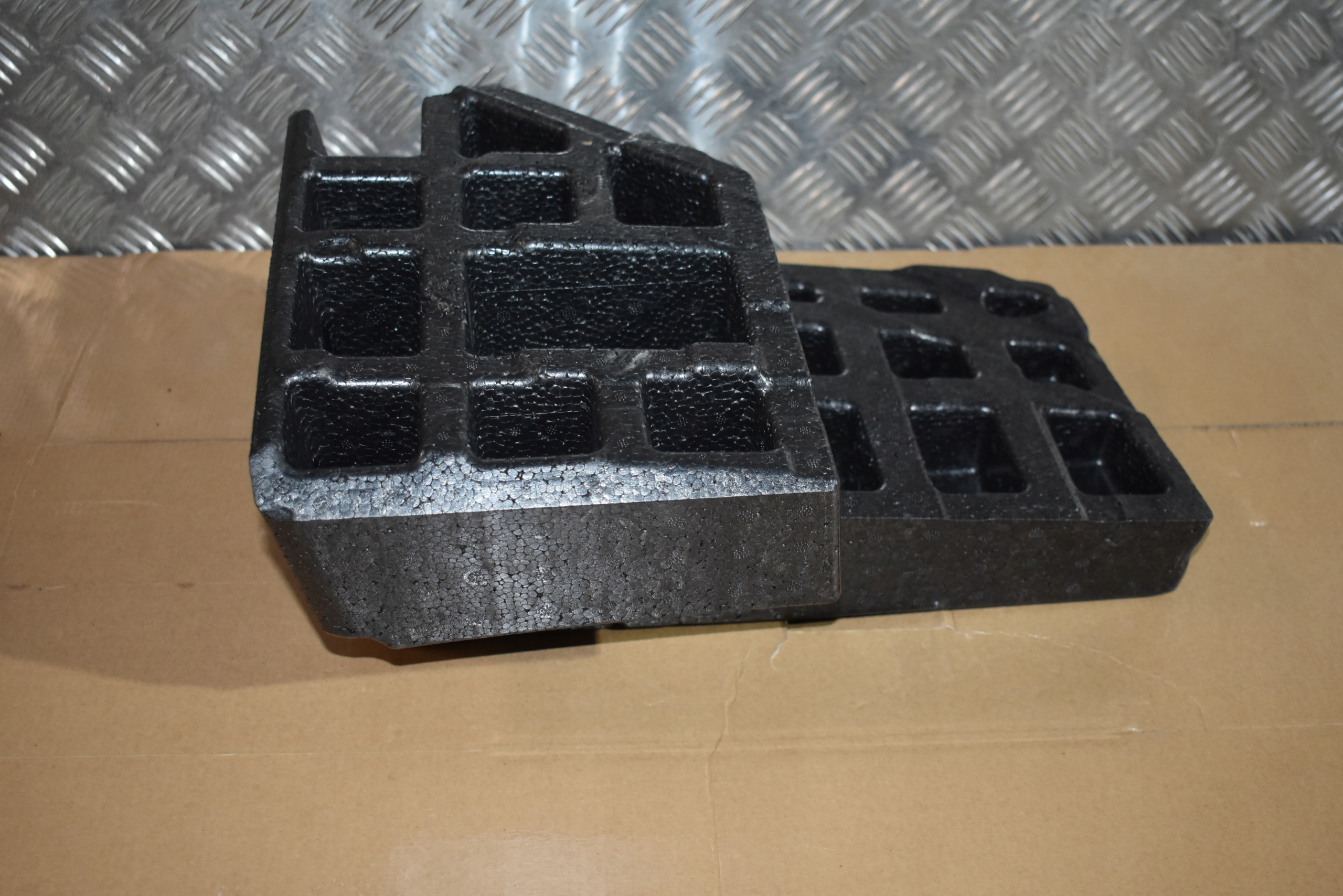 IDEALNY polystirene boot PORSCHE CAYENNE 9Y 1