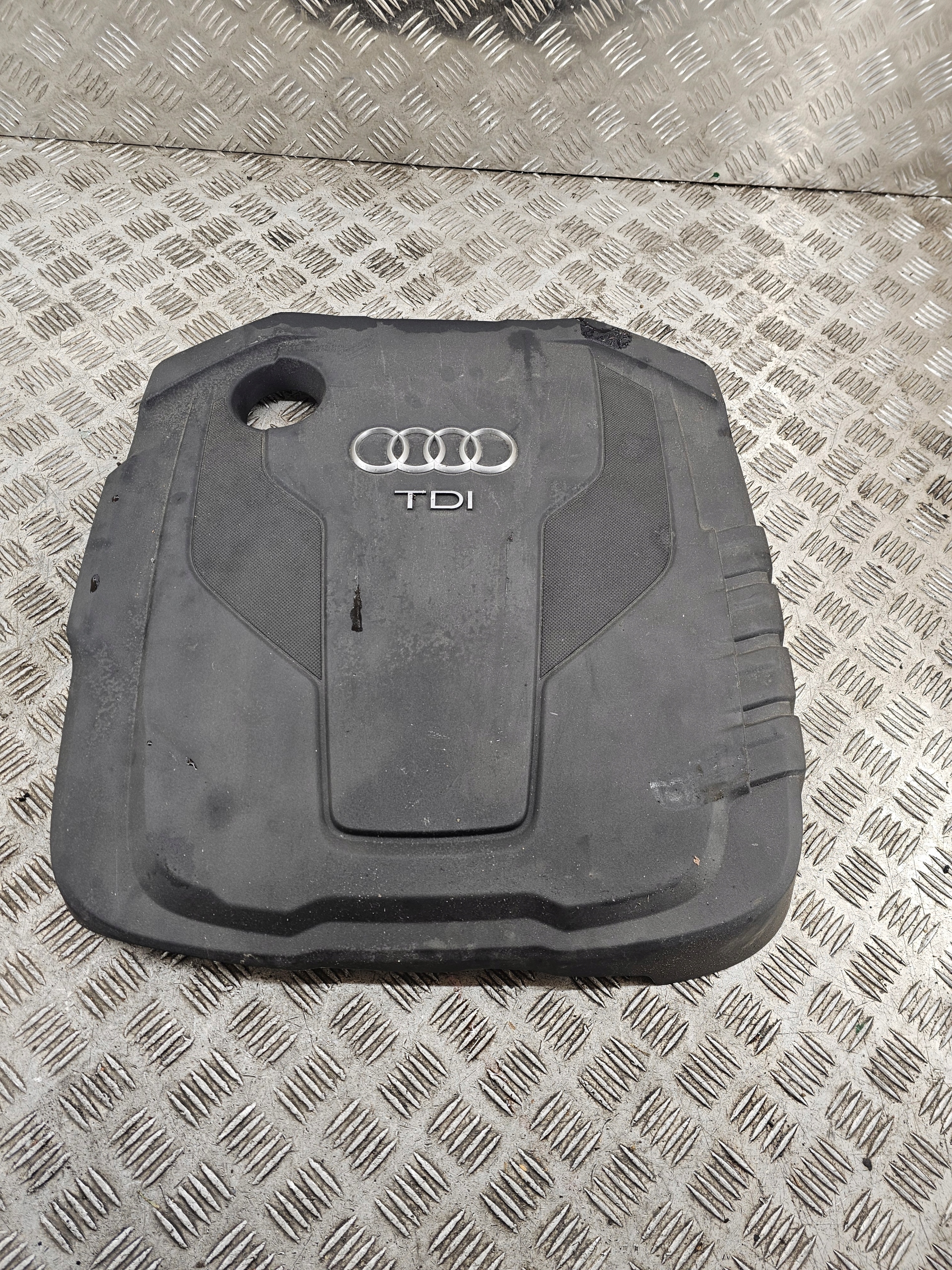 Audi OE 04L103925D motor cover upper