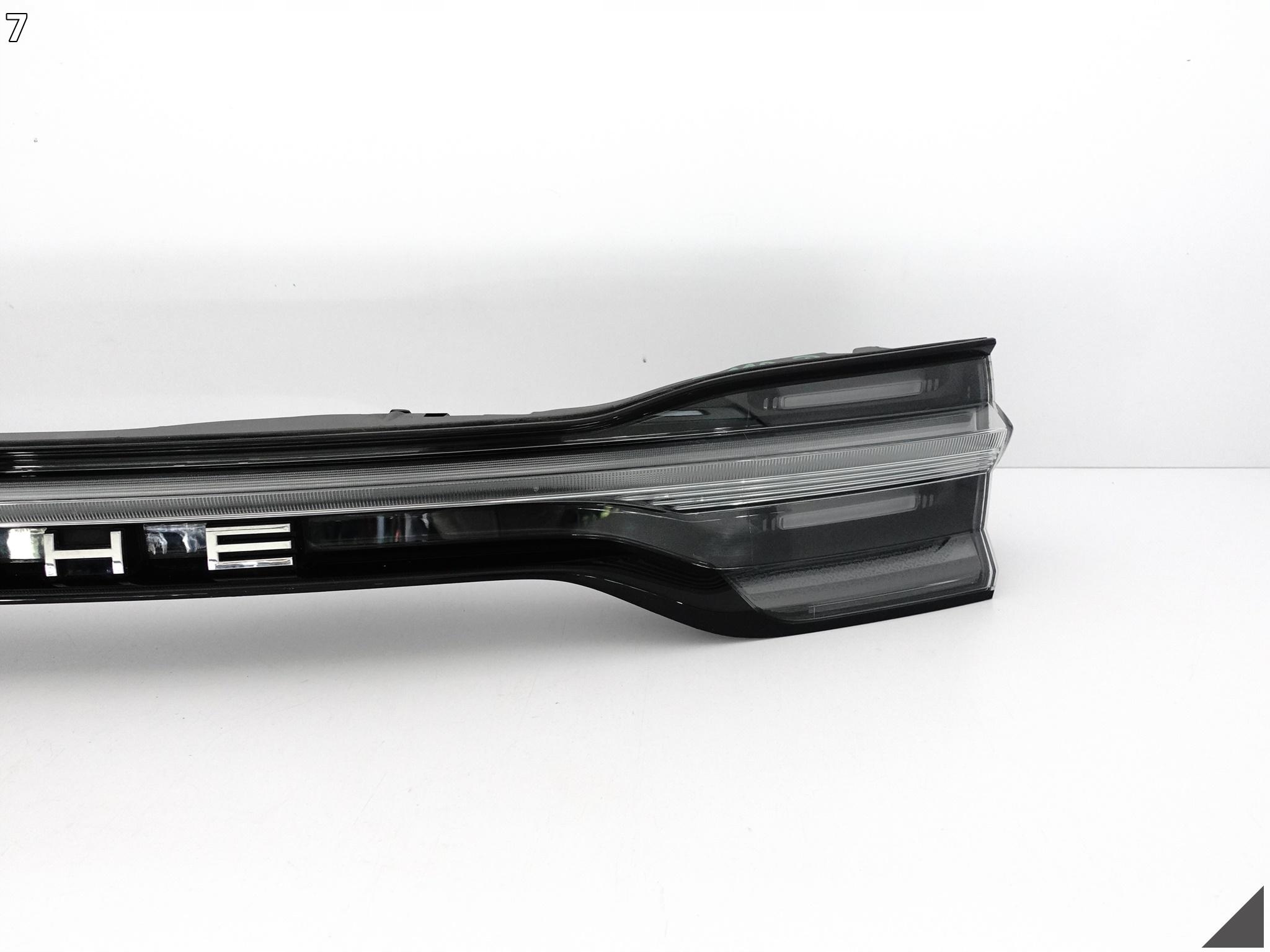 PORSCHE MACAN 95B LIFT 18- EXCLUSIVE boot cap light rear part CIEMNA