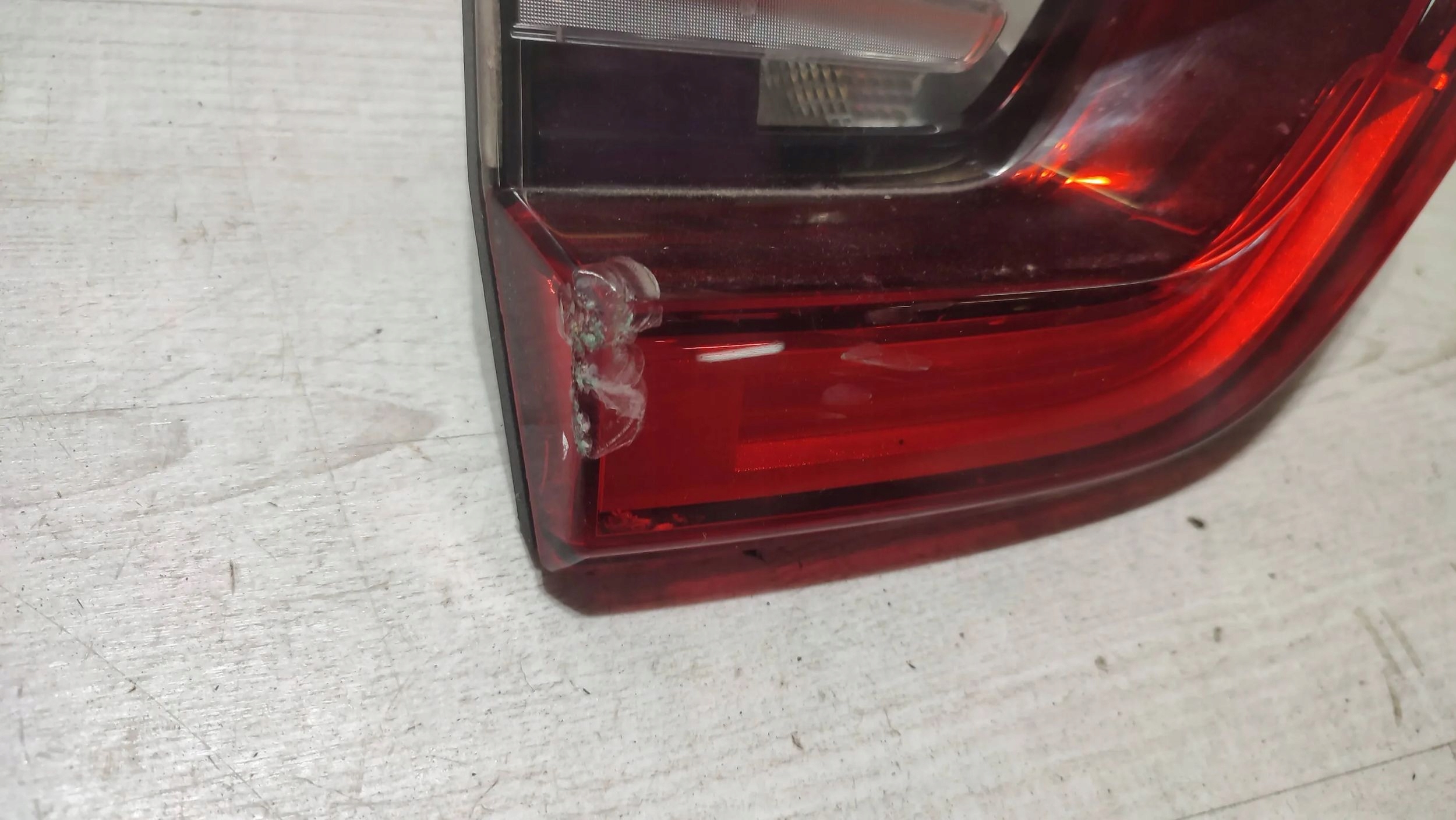 Renault Kadjar 17r 1.5dci rear part side left light bonnet rear part