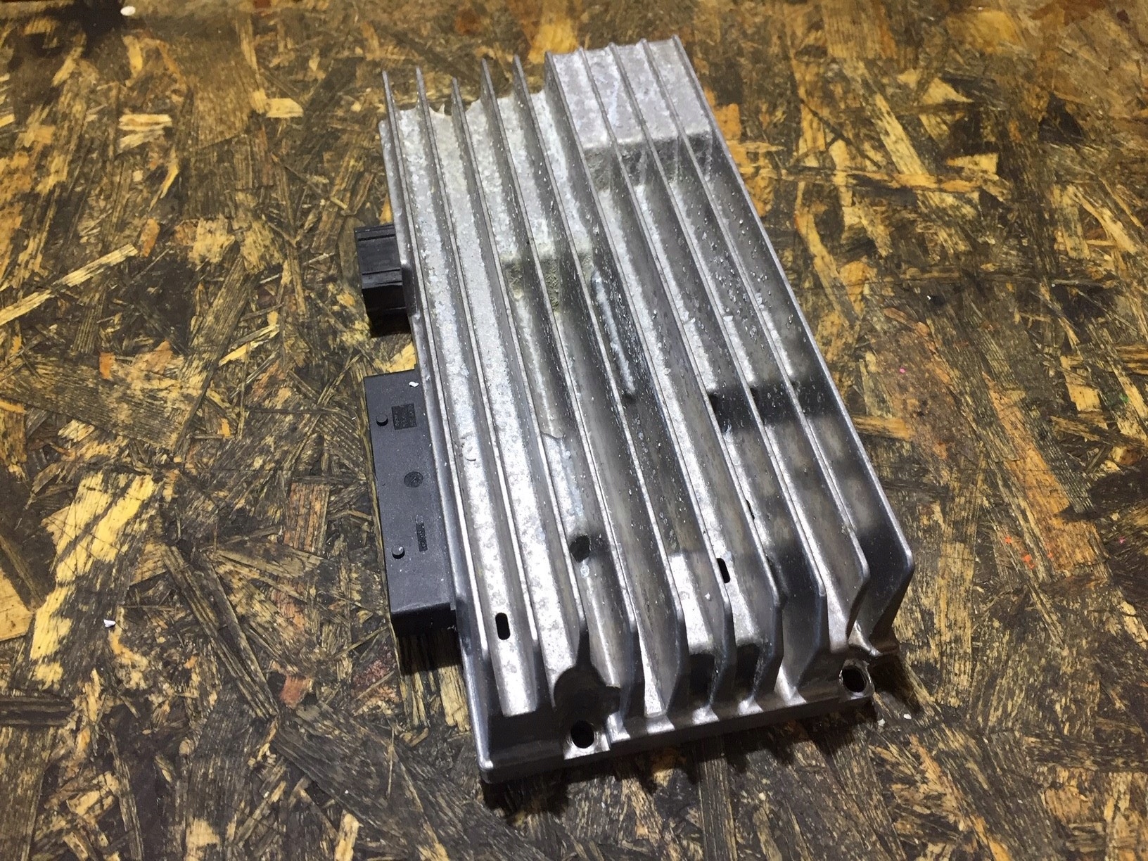 AUDI A4 B8 A5 8T amplifier bang OLUFSEN 8T0035223S