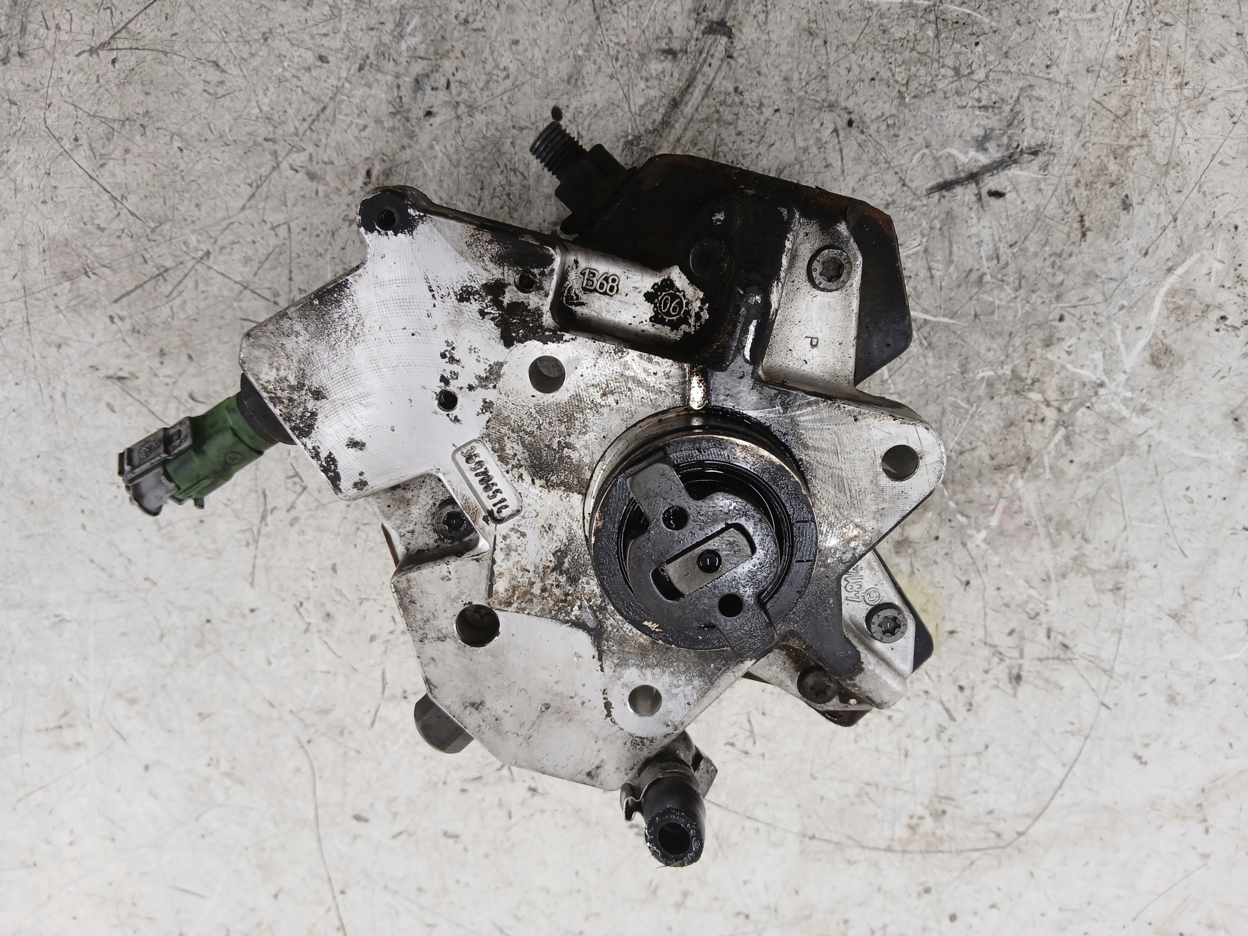 VOLVO V70 II 2.4 D5 Einspritzpumpe 30756125