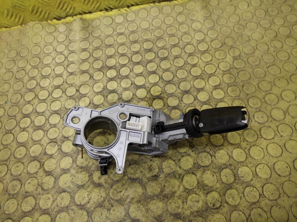 OPEL ASTRA H ignition key 2421430