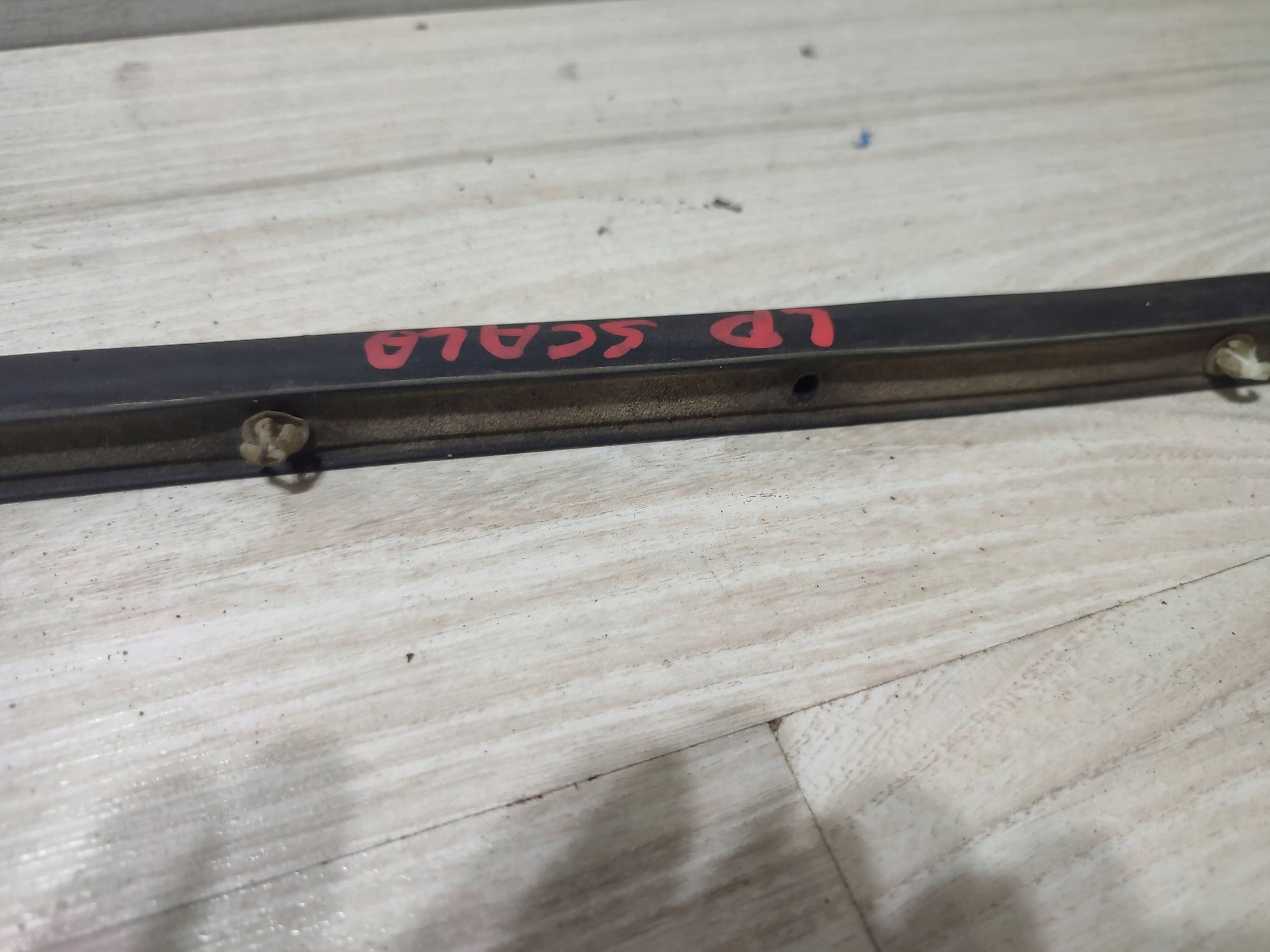 Skoda Scala 2020 front side left rubber gasket door przednich